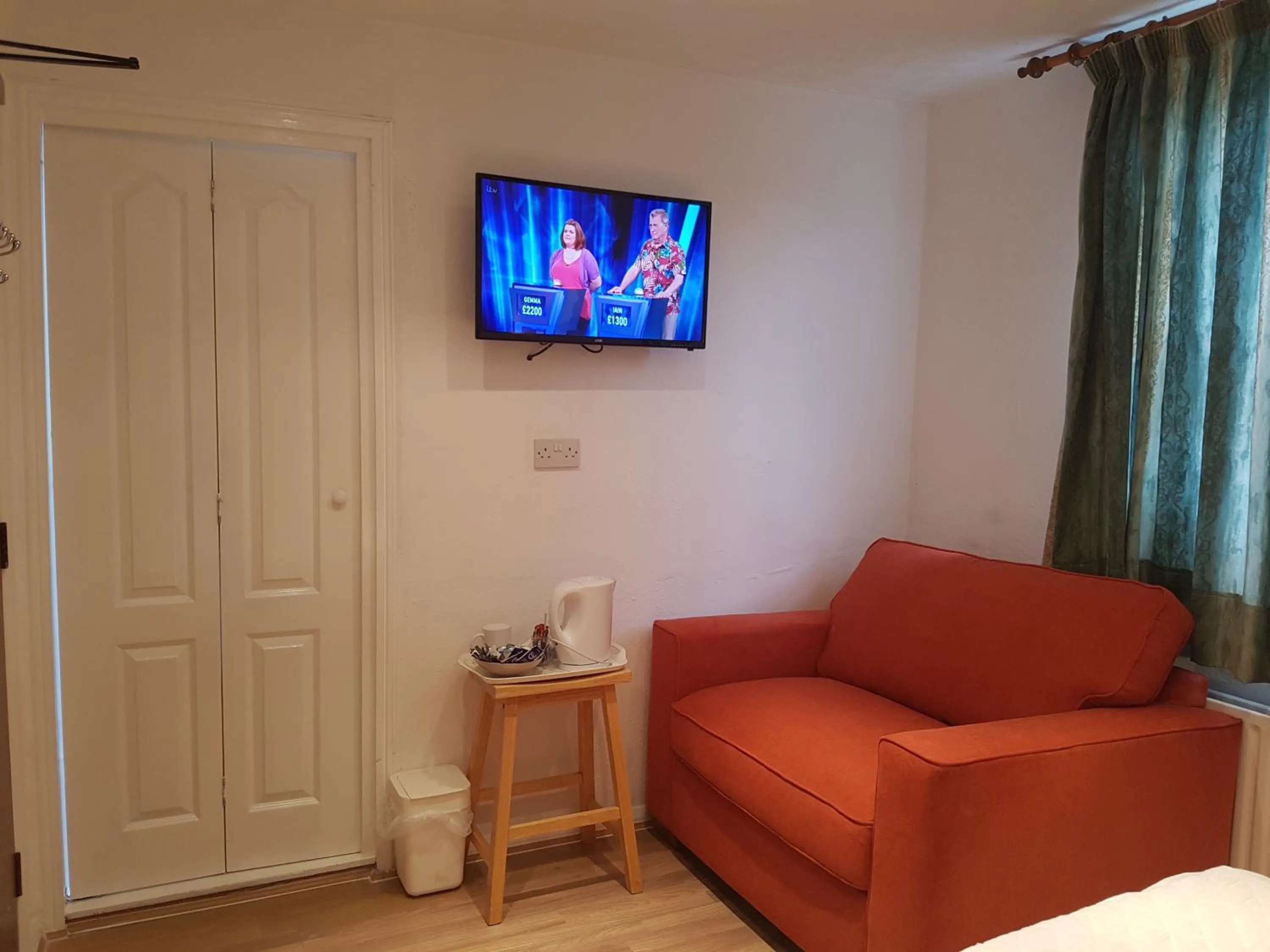 TV and multimedia in Anand Lodge