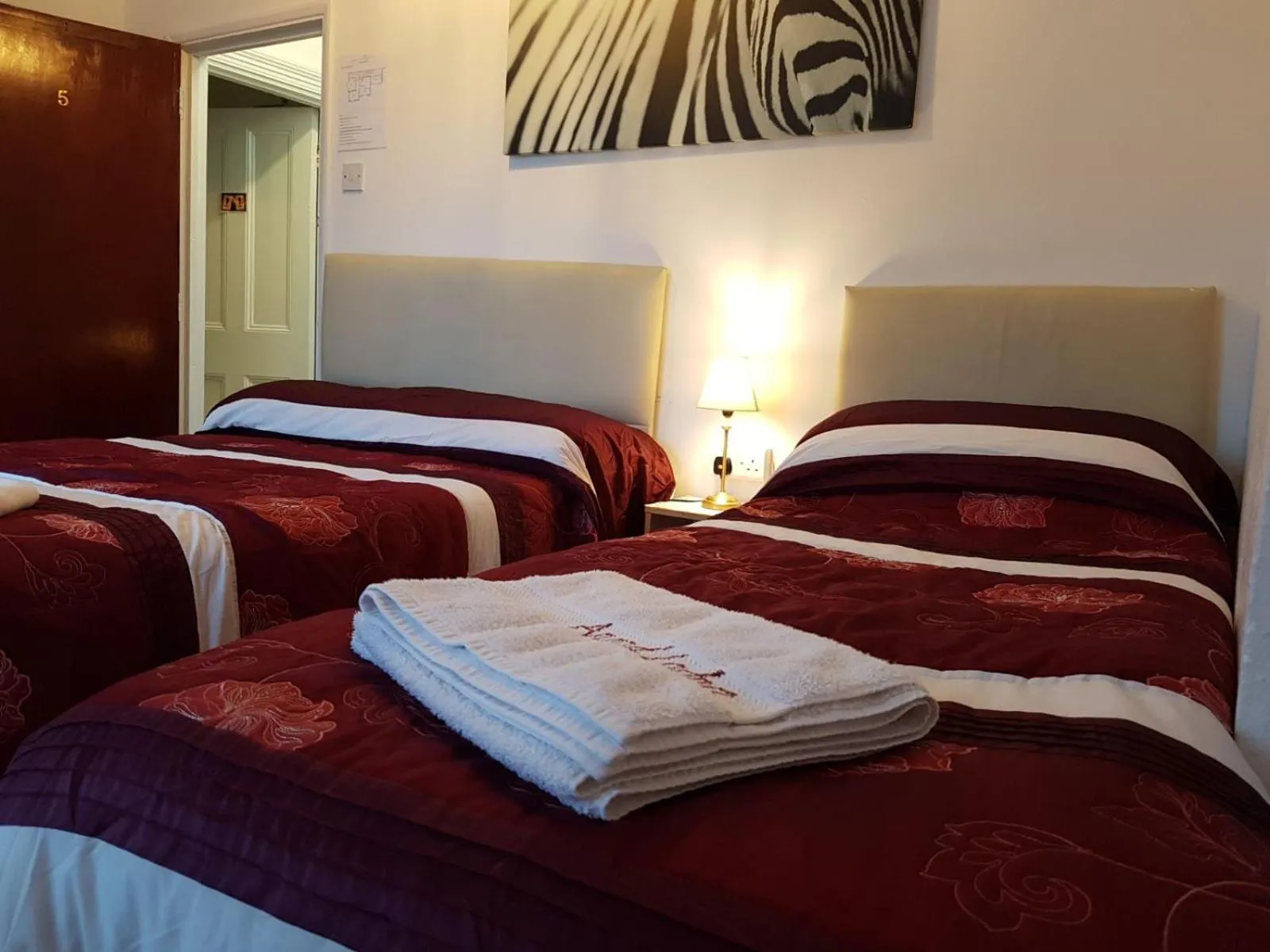 Bedroom, Bed in Anand Lodge