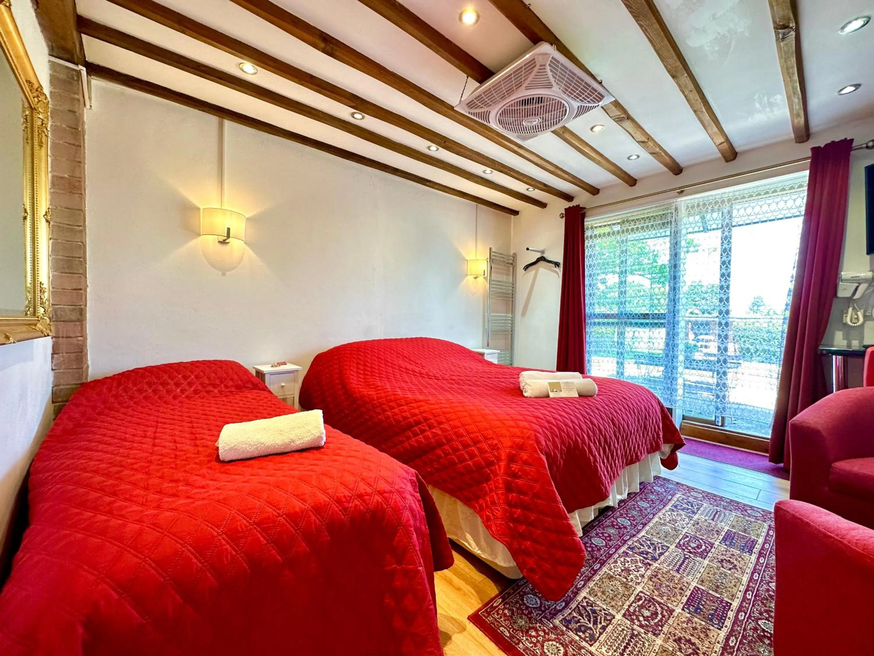 Bedroom in Anand Lodge