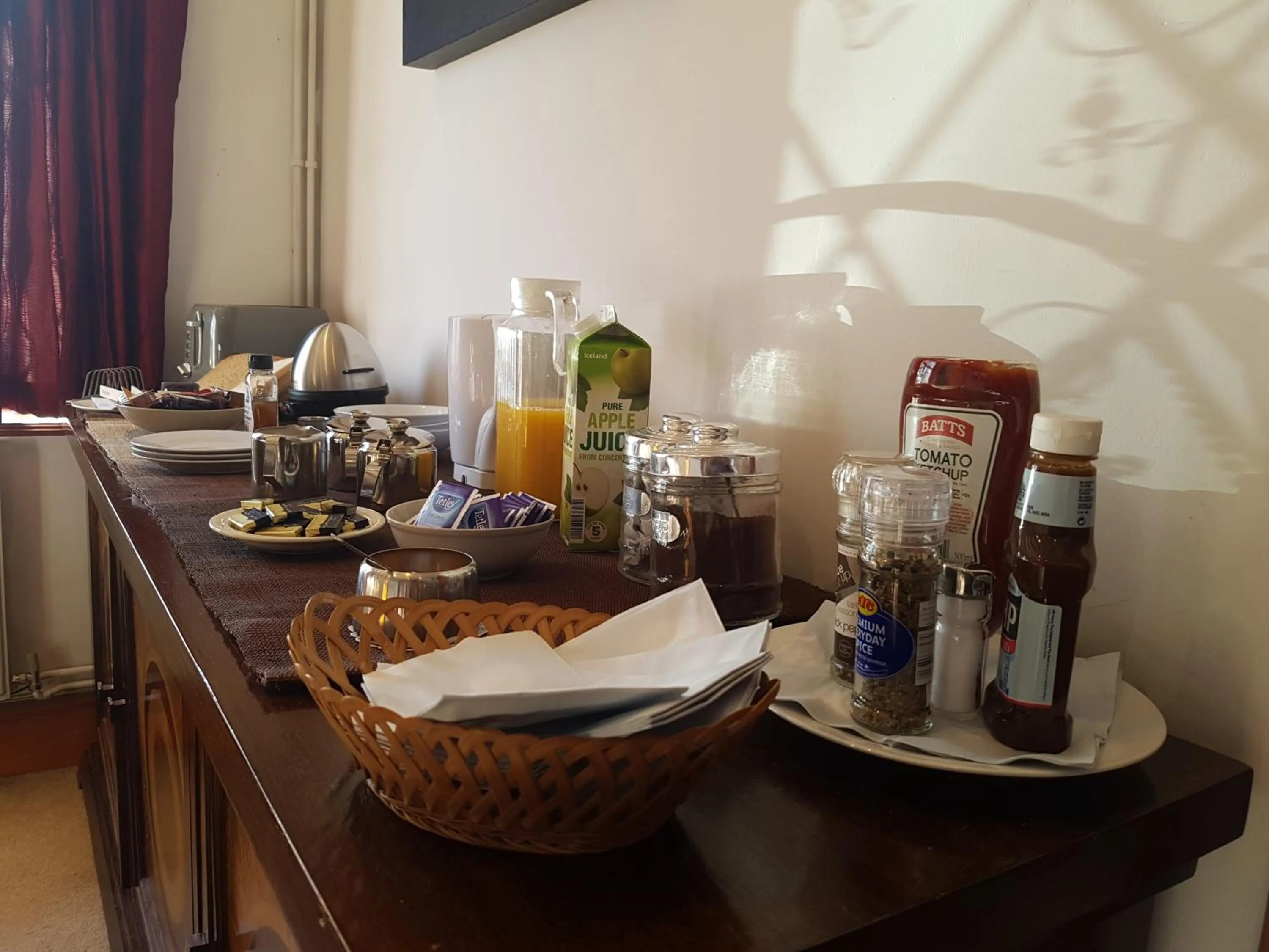 Food and drinks in Anand Lodge