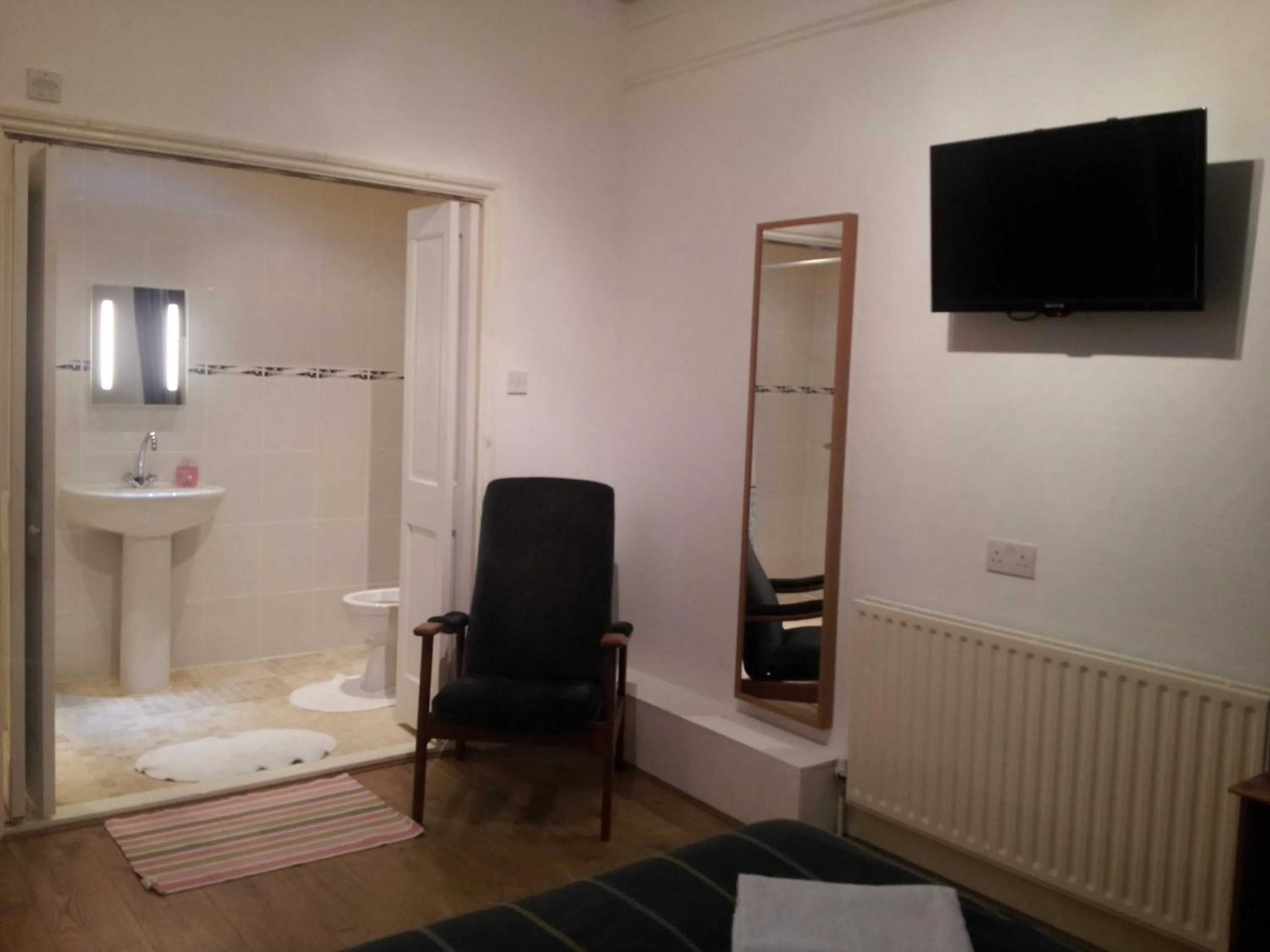 Shower in Anand Lodge