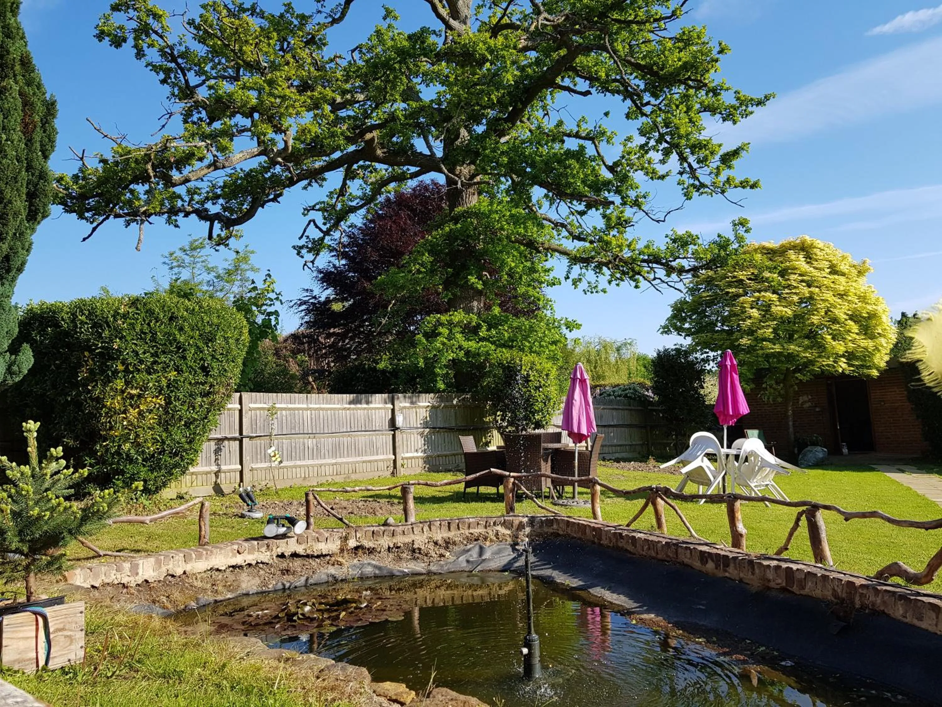 Property building in Anand Lodge