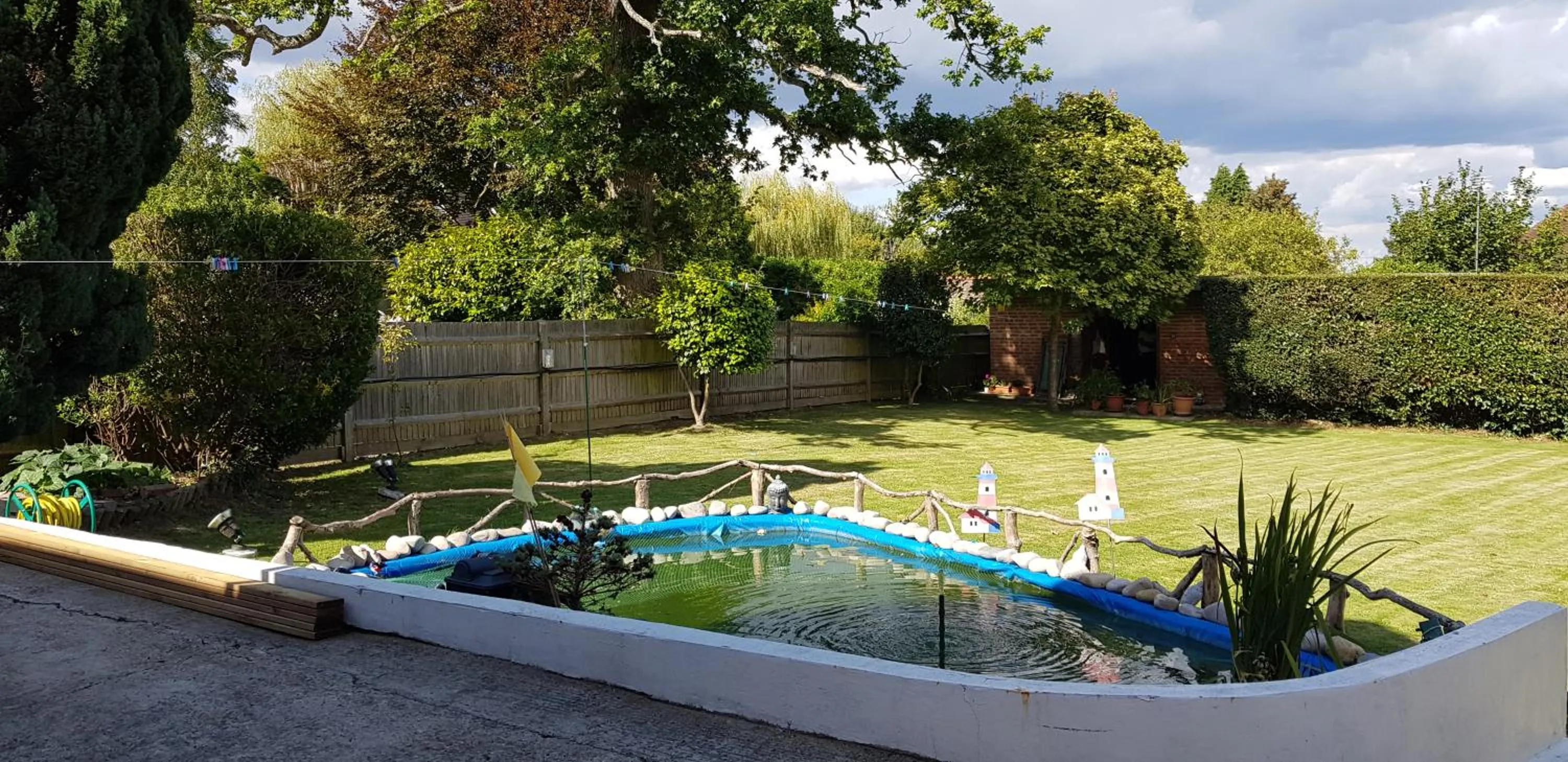 Property building in Anand Lodge