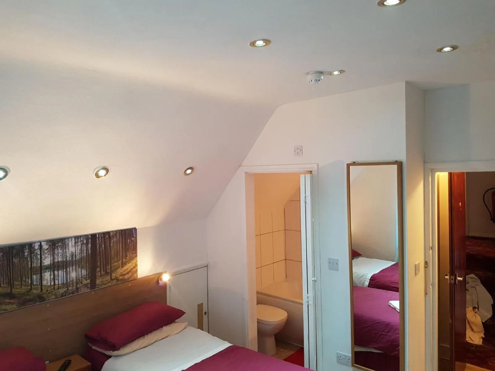 Bedroom, Bed in Anand Lodge