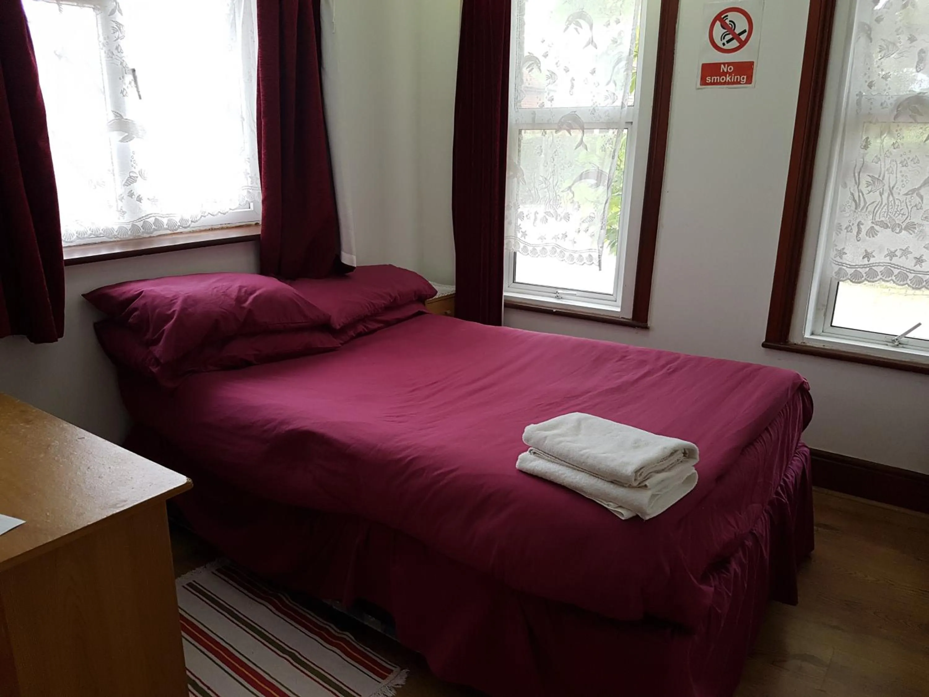 Bedroom, Bed in Anand Lodge