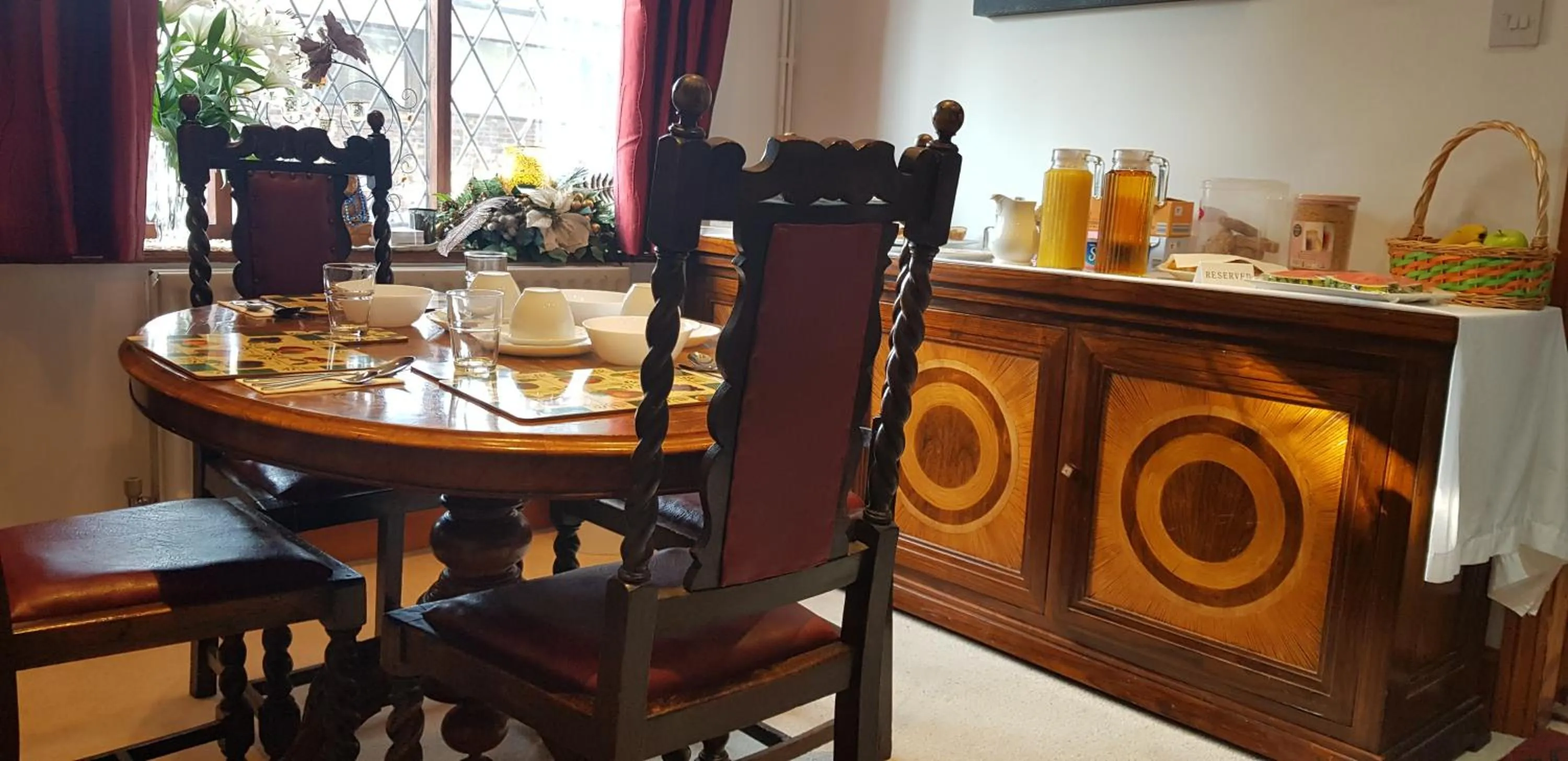 Restaurant/places to eat in Anand Lodge