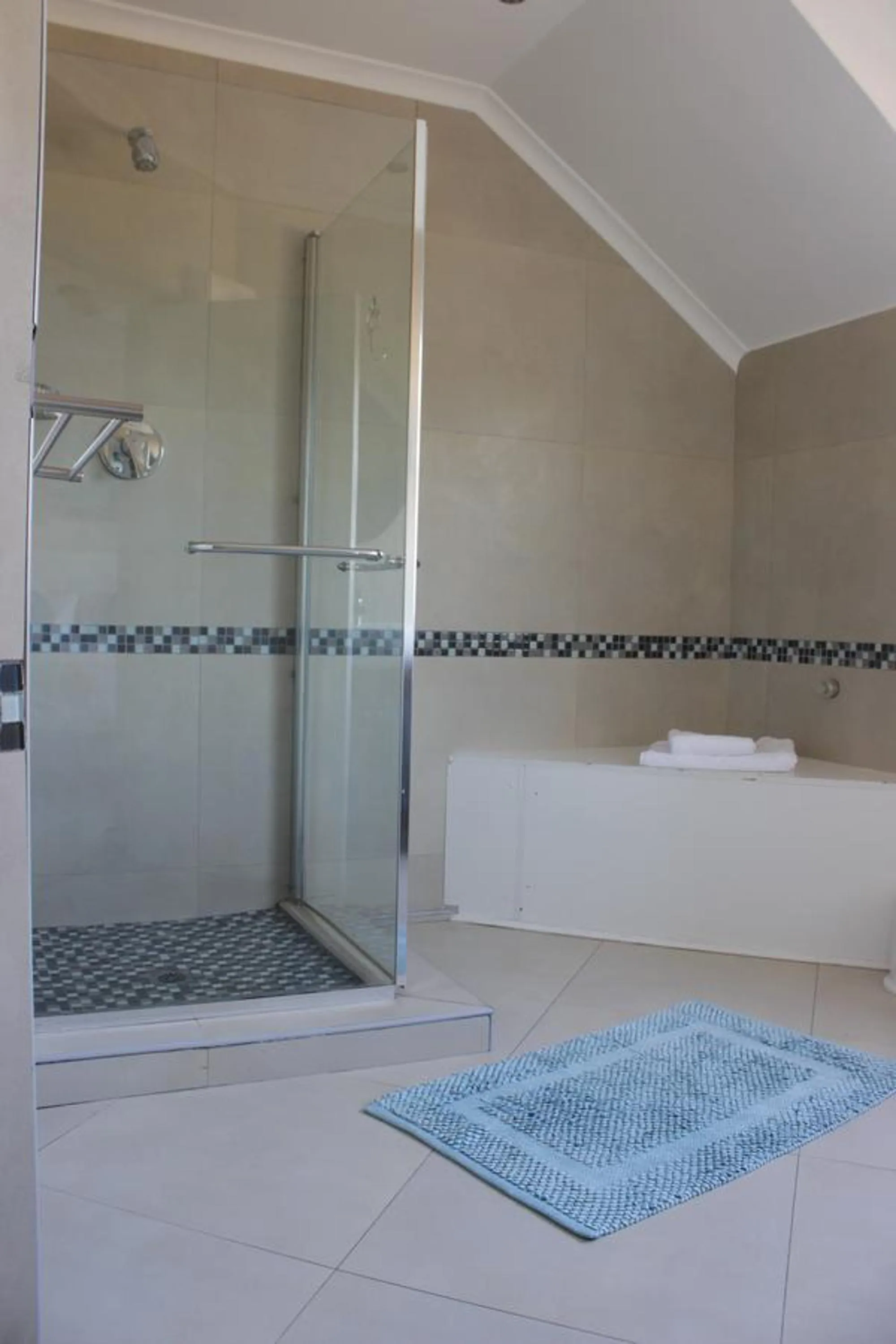 Shower in Milas Place