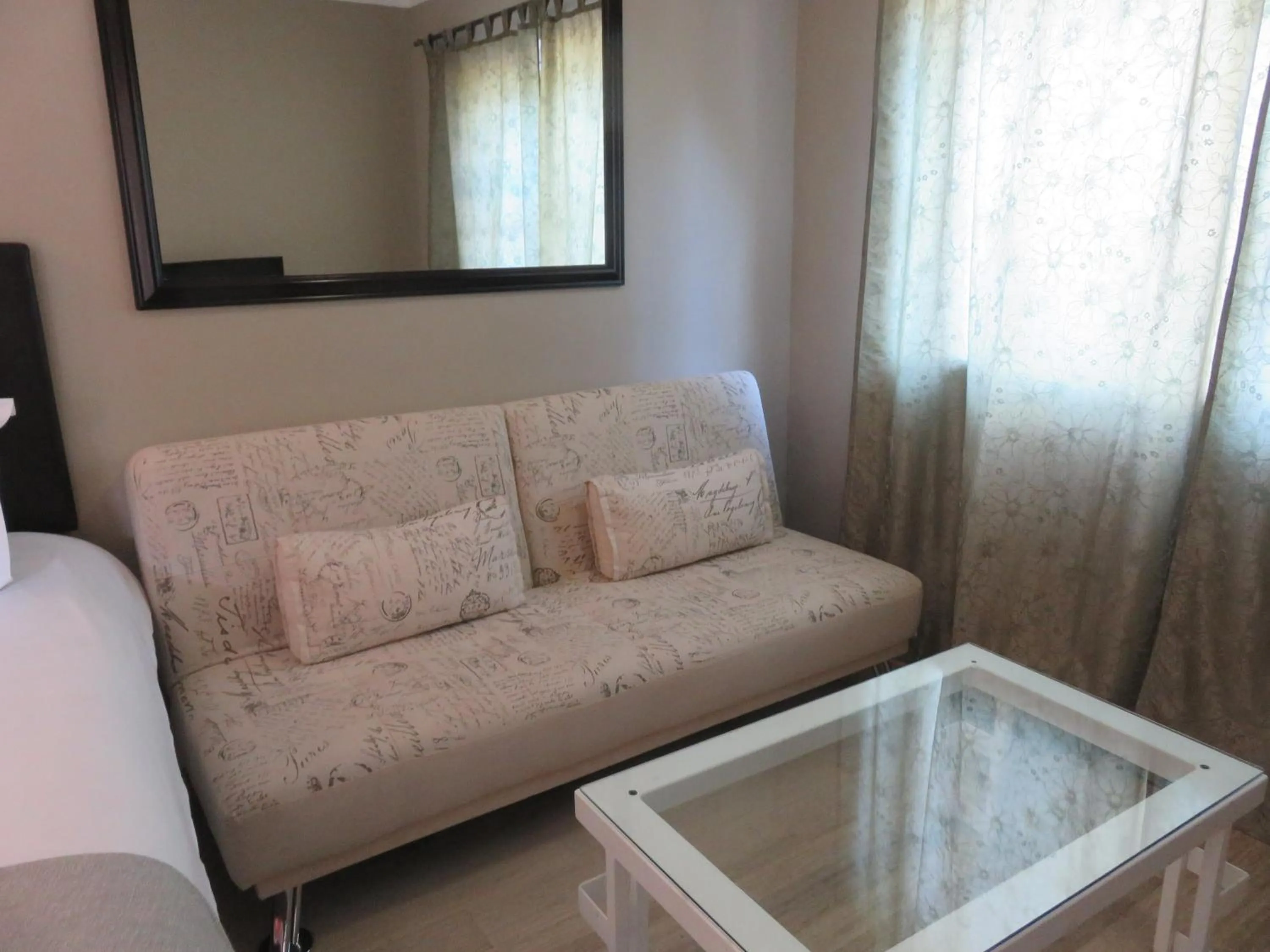 Double or Twin Room - single occupancy in Milas Place