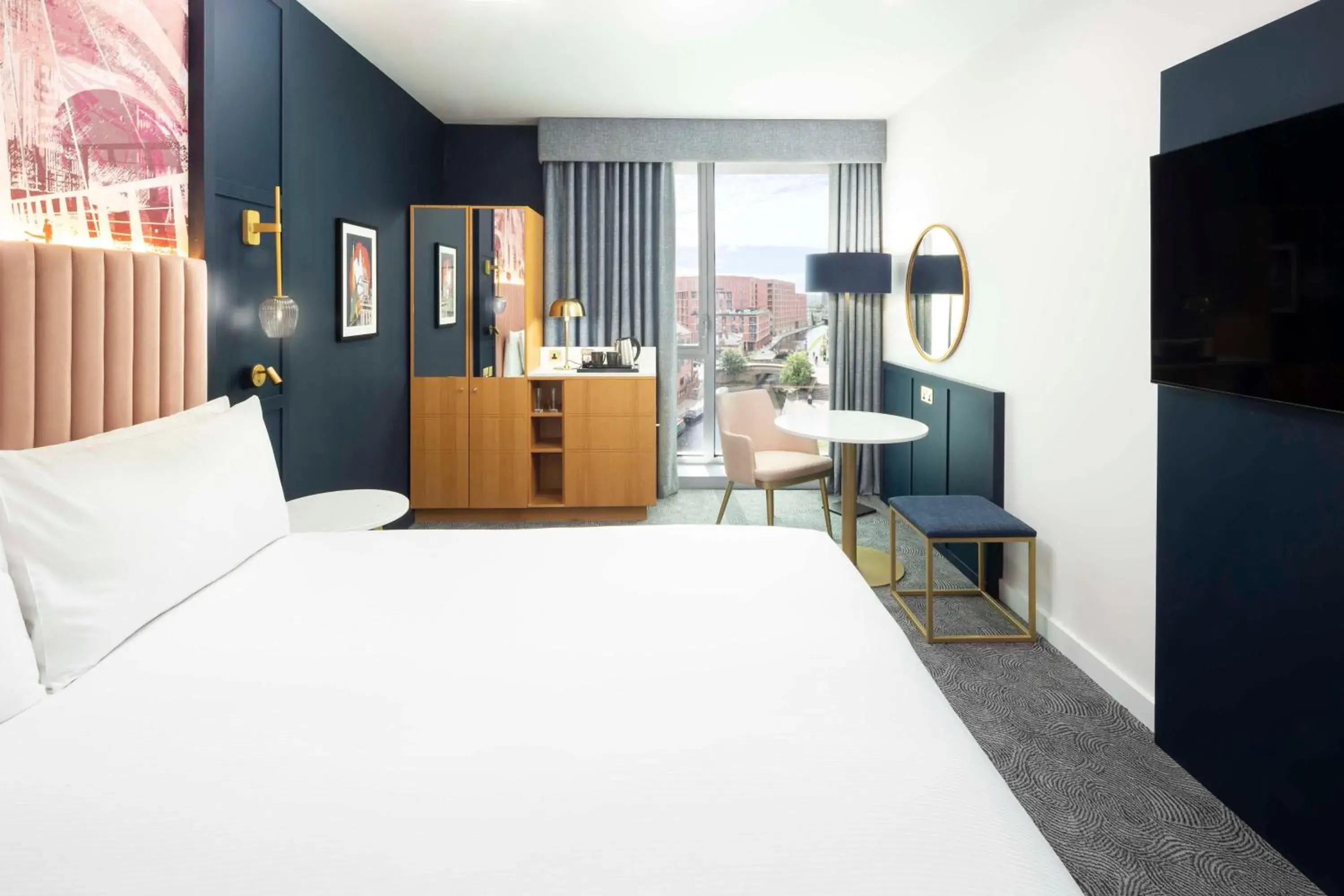 King Room with Canal View in DoubleTree by Hilton Leeds King Room with Canal View in DoubleTree by Hilton Leeds