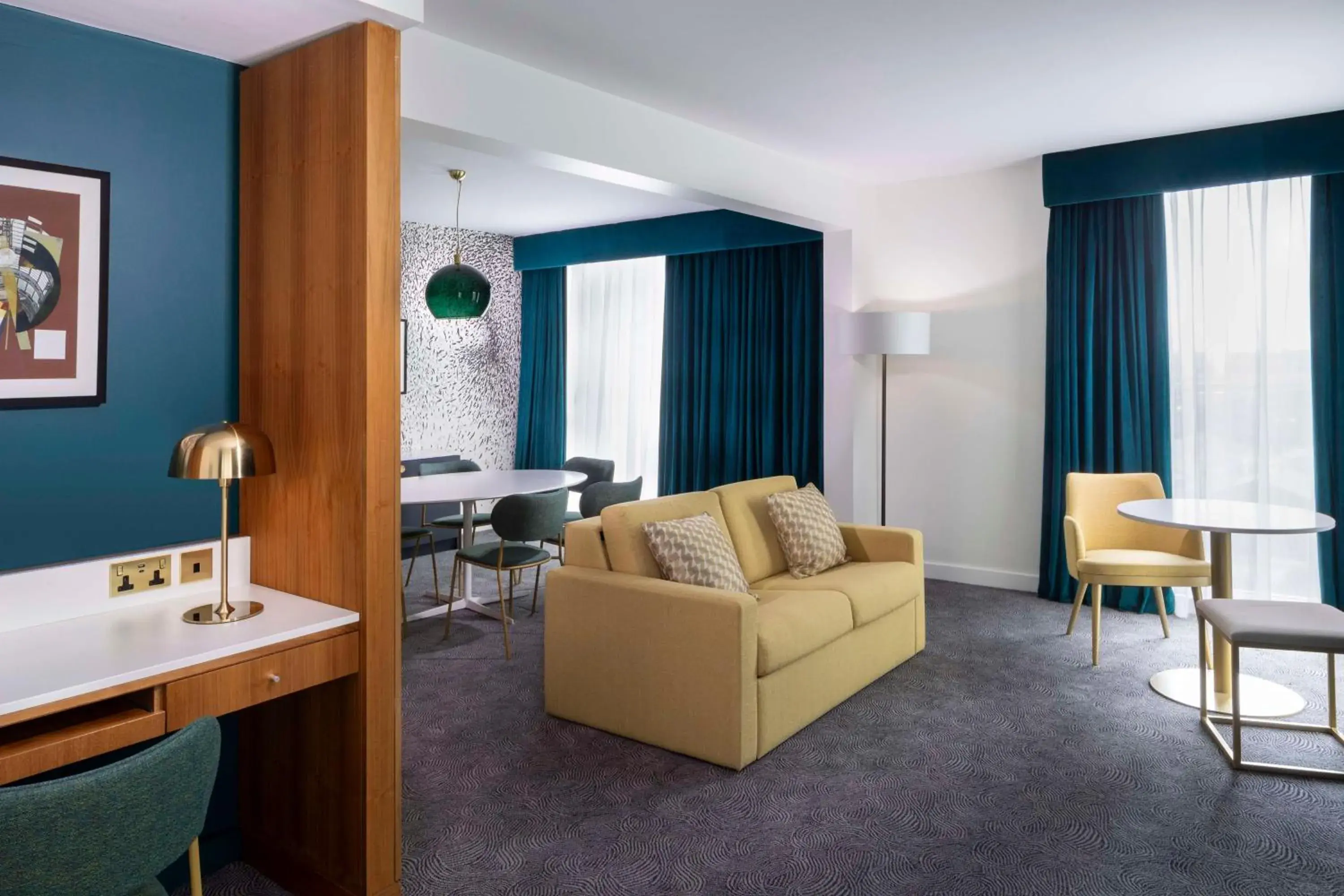 Living room in DoubleTree by Hilton Leeds Living room in DoubleTree by Hilton Leeds