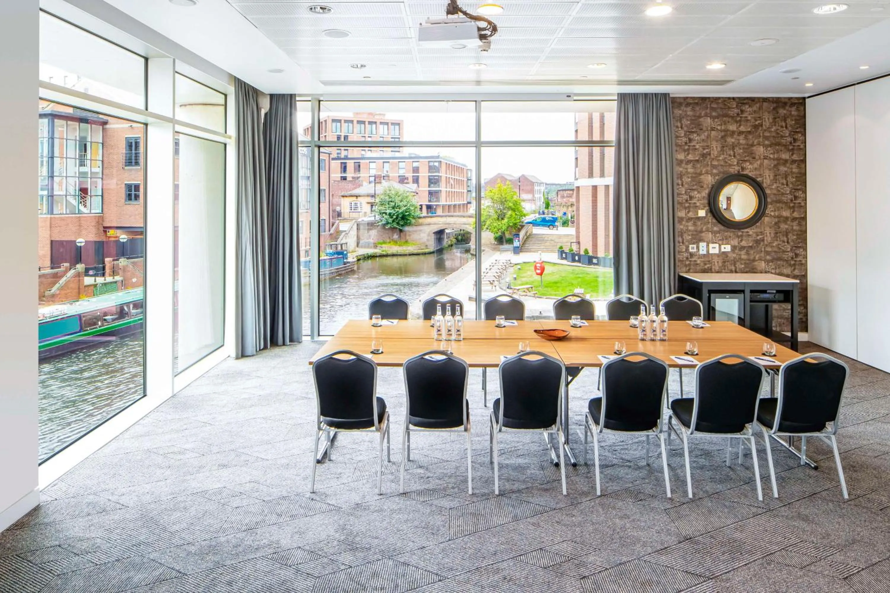 Meeting/conference room in DoubleTree by Hilton Leeds