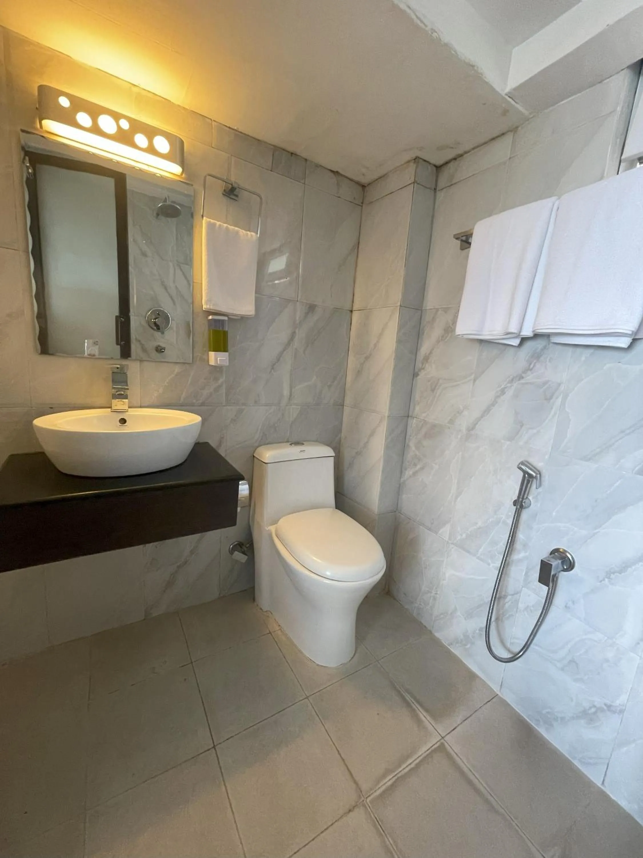 Shower in Hotel Himalayan Villa - Nagarkot