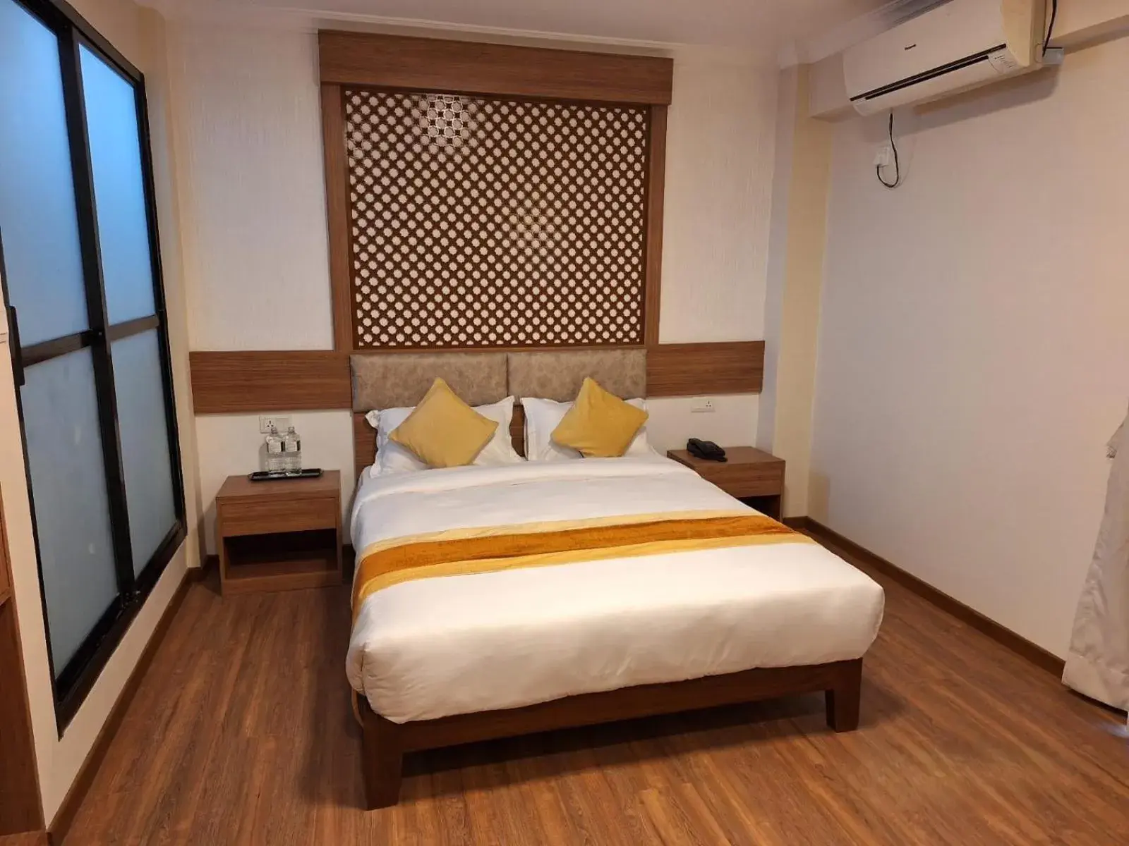 Bedroom, Bed in Hotel Himalayan Villa - Nagarkot Bedroom, Bed in Hotel Himalayan Villa - Nagarkot