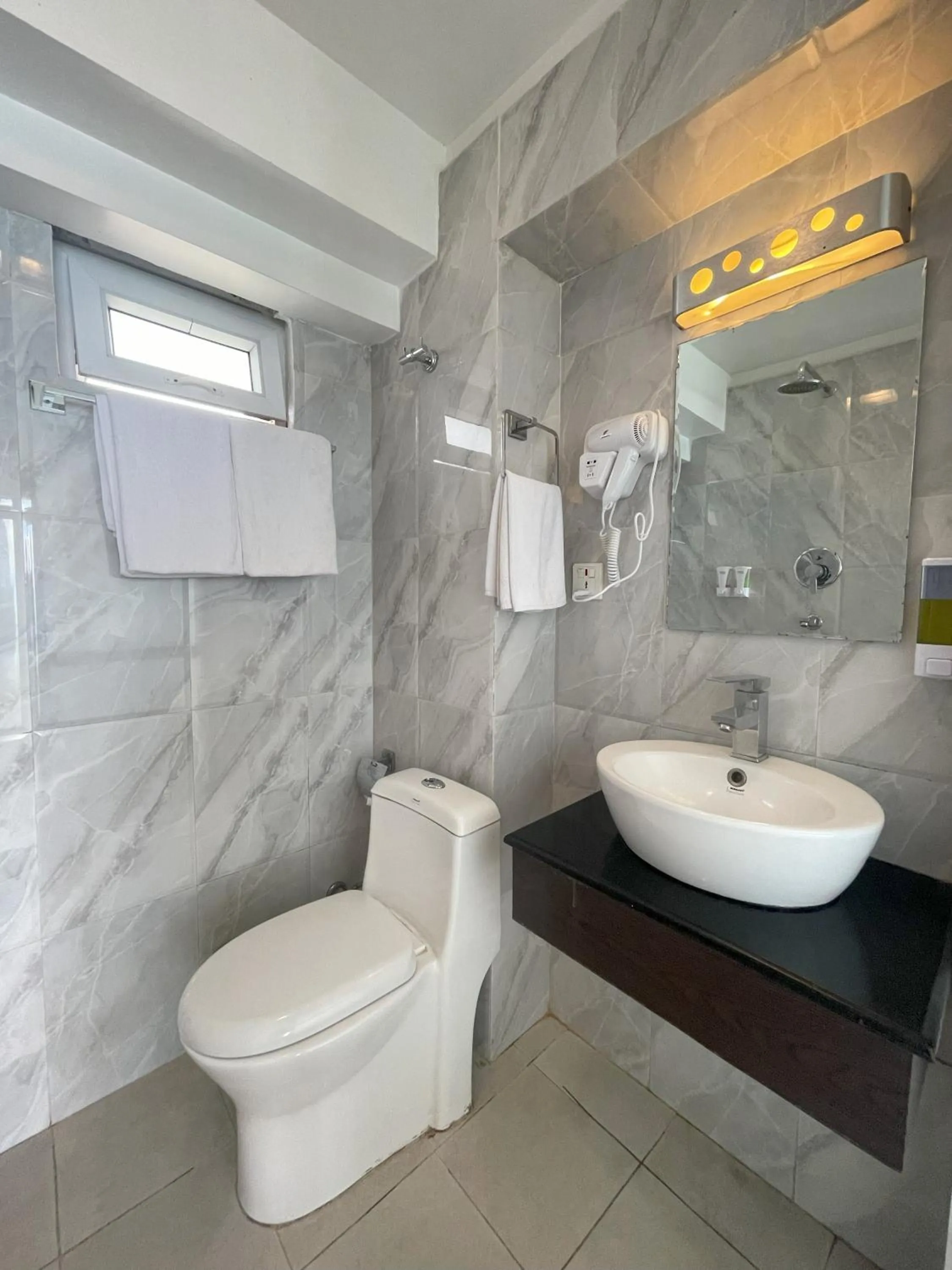 Shower in Hotel Himalayan Villa - Nagarkot