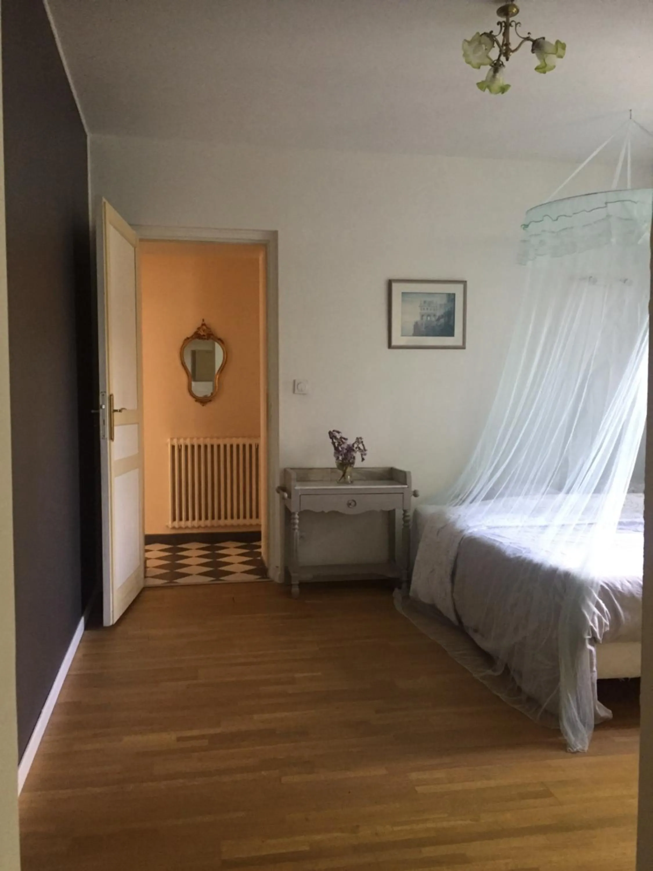 Bed in Villa Toulousaine