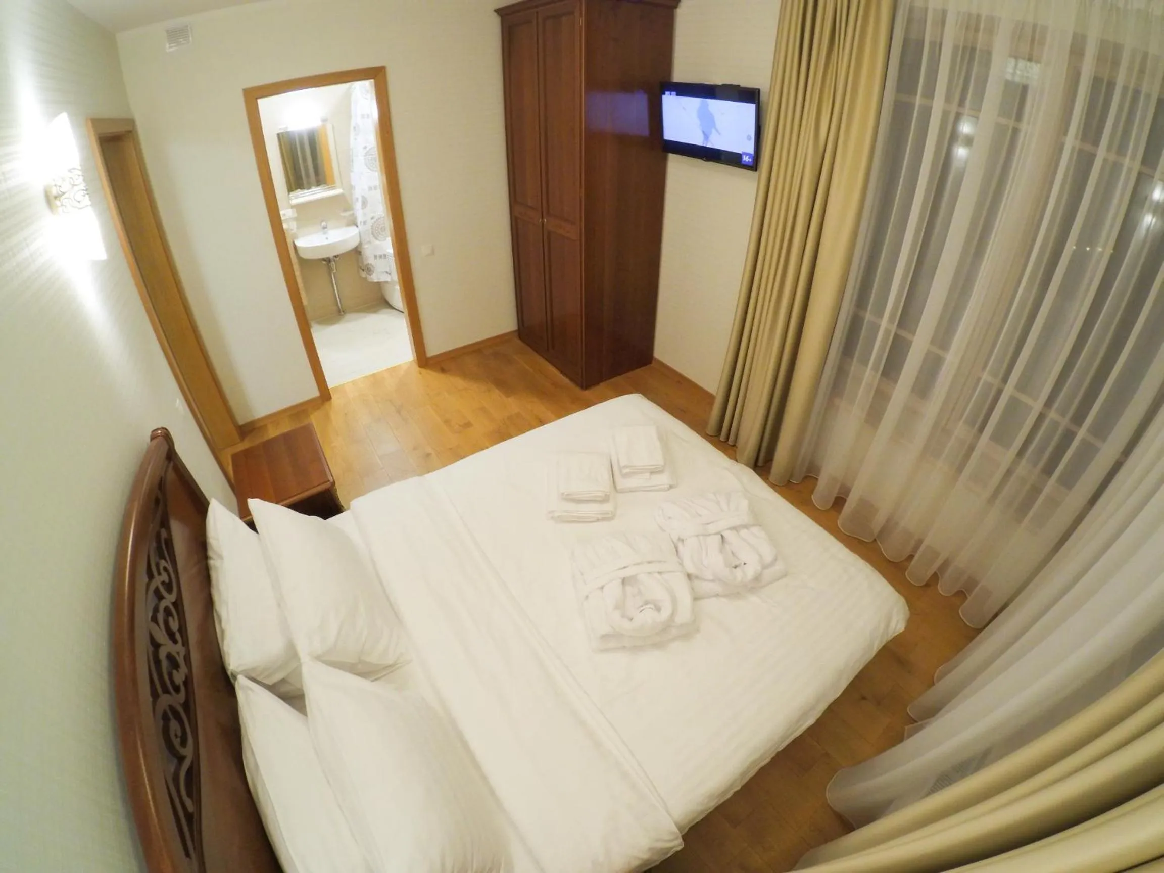 Shower in BaltHouse Apartments