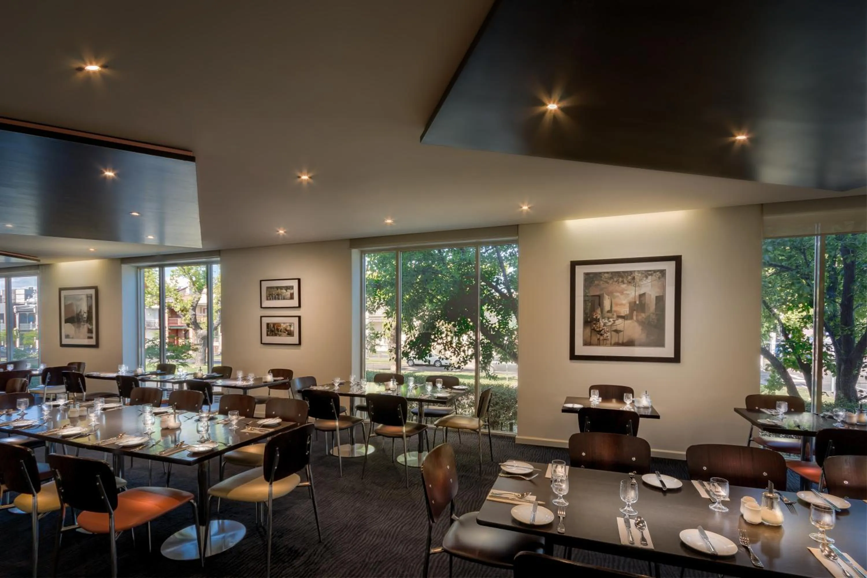 Restaurant/places to eat in BEST WESTERN PLUS Travel Inn