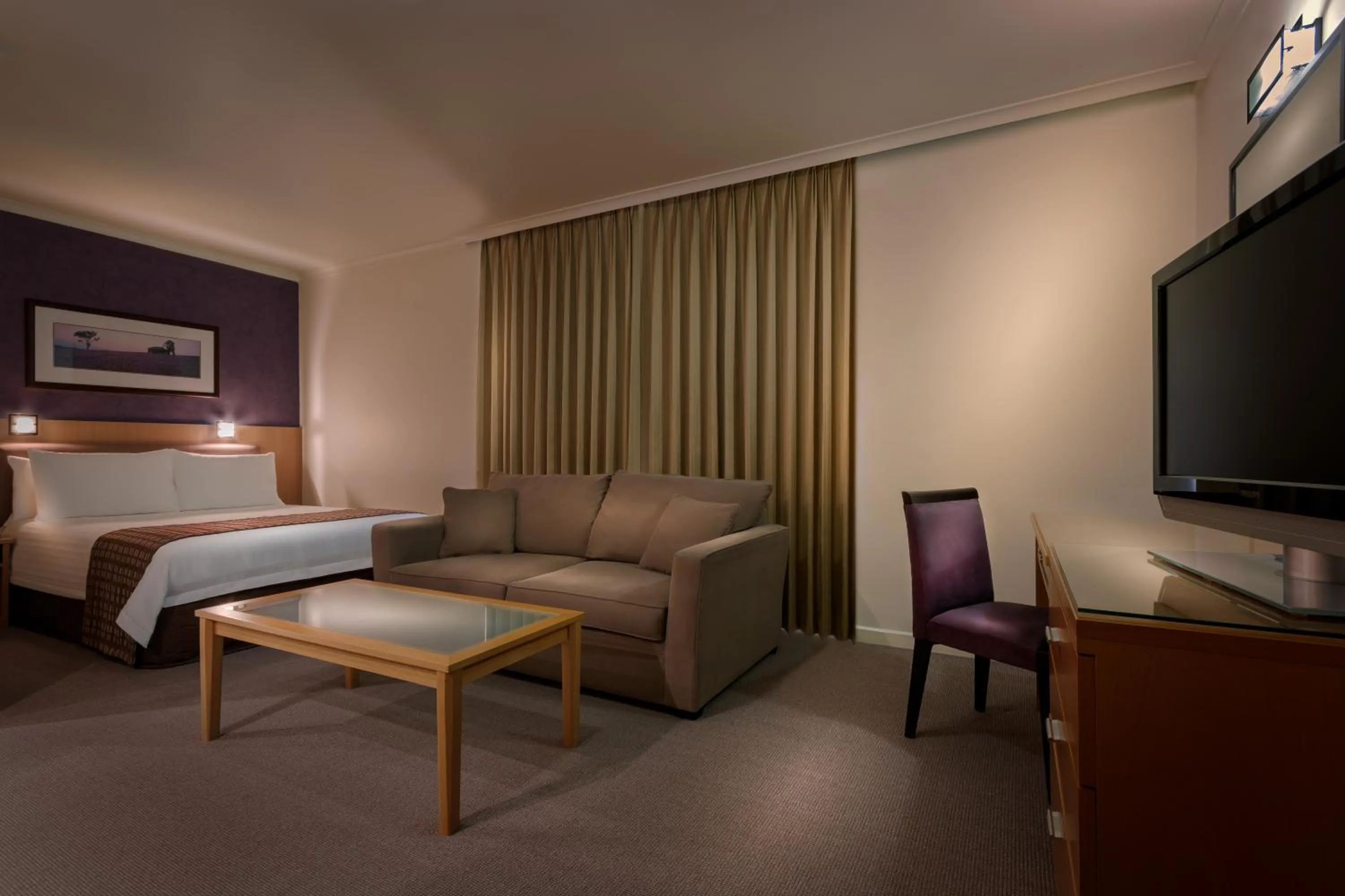 TV and multimedia, Bed in BEST WESTERN PLUS Travel Inn