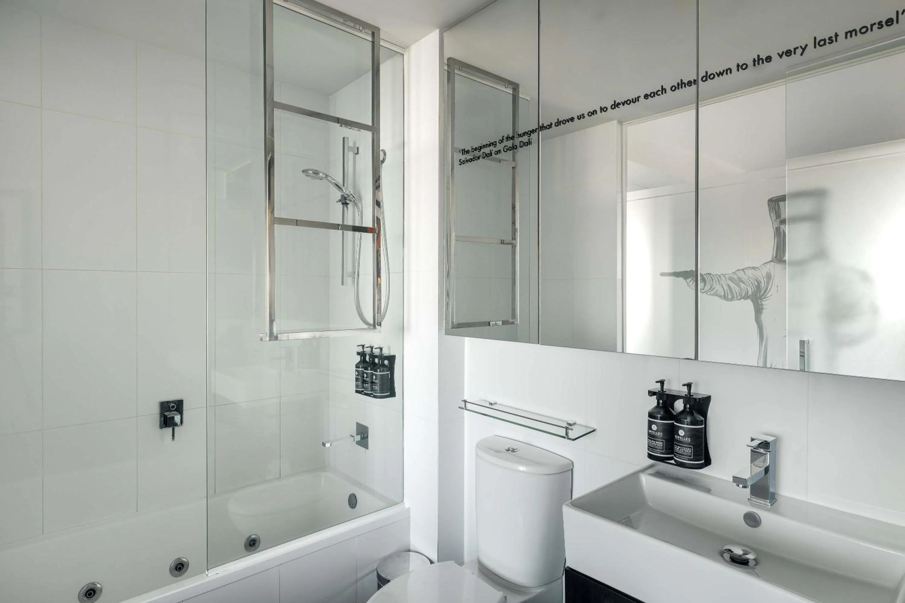 Bathroom in The Cullen Melbourne - Art Series