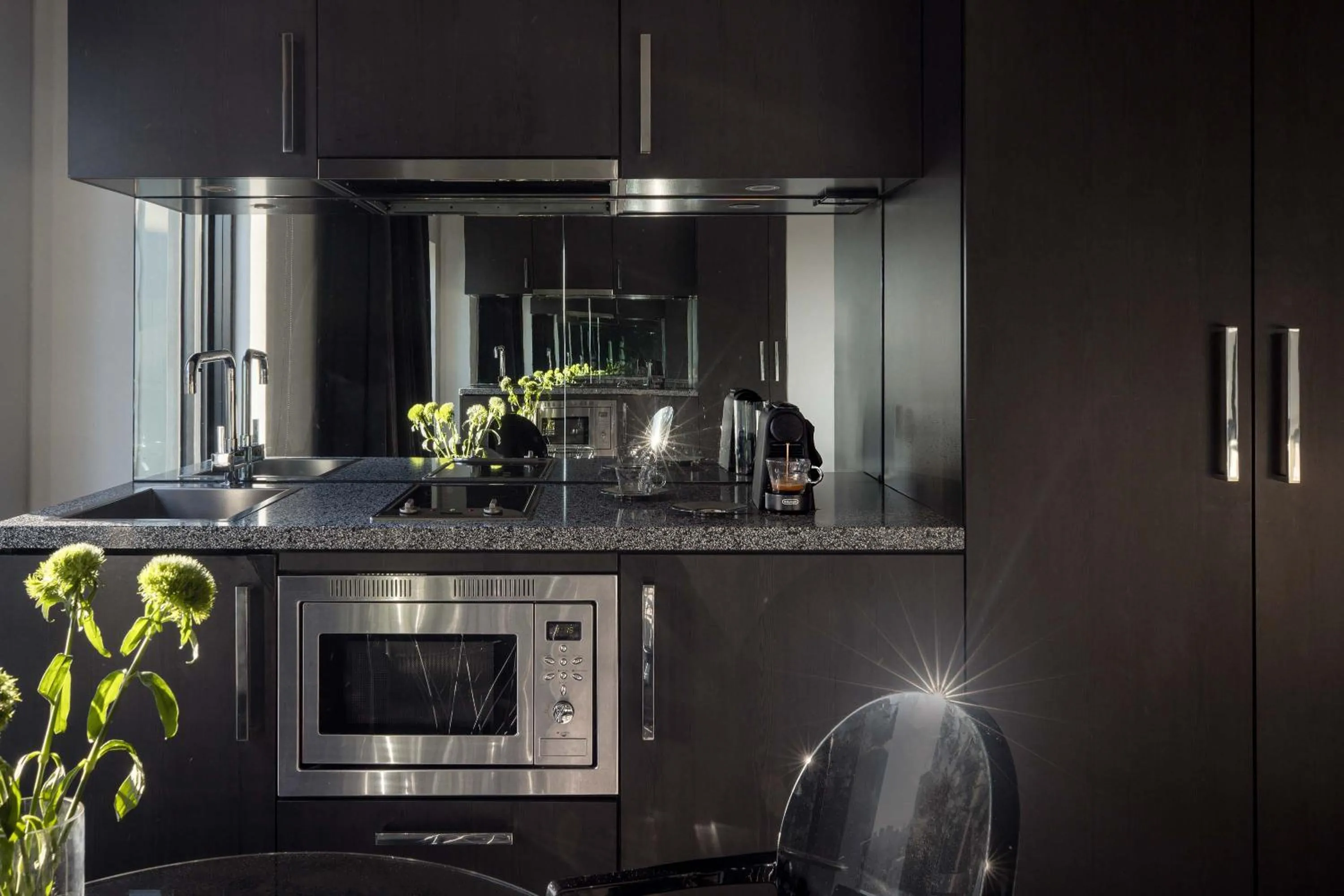 Kitchen or kitchenette in The Cullen Melbourne - Art Series