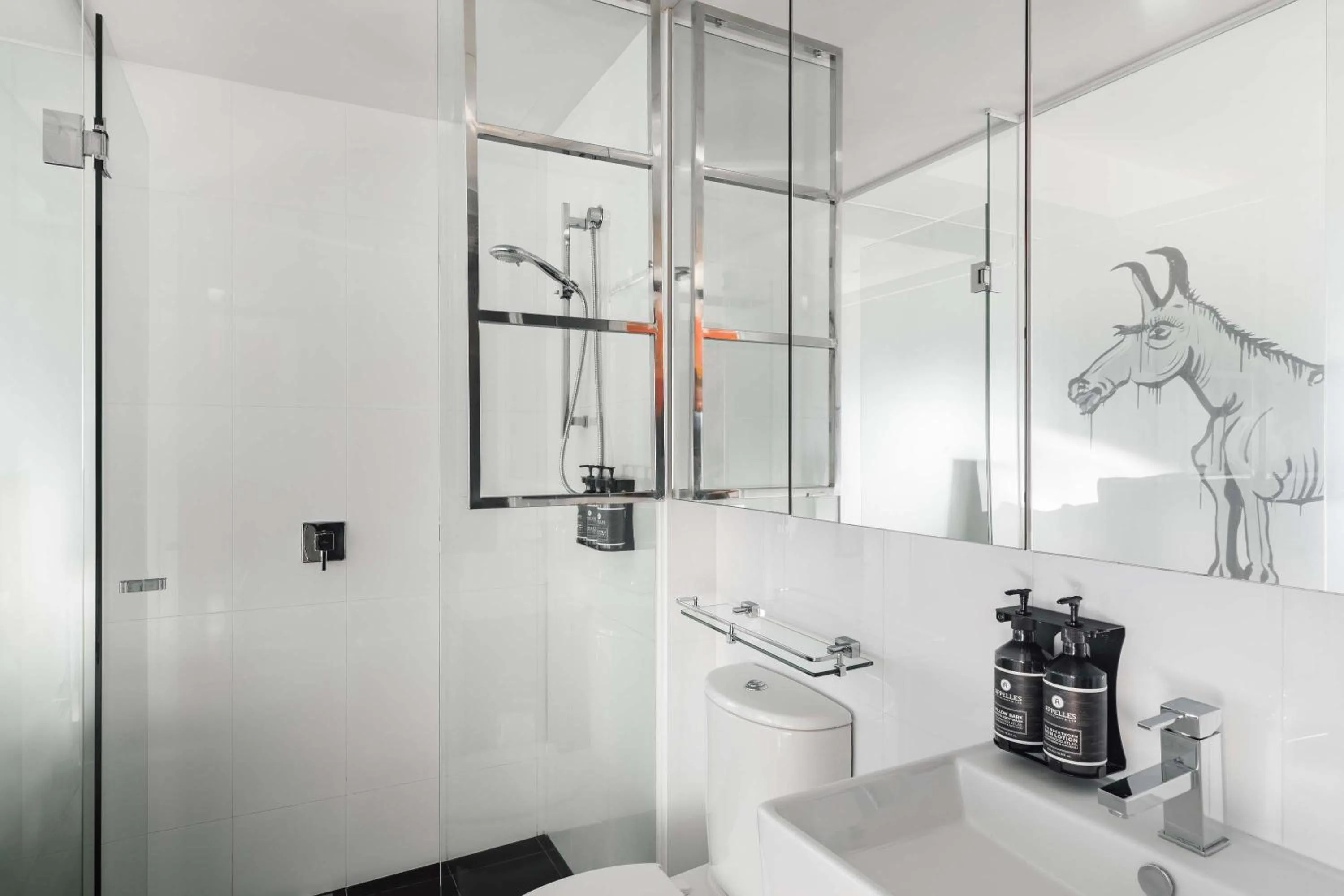 Bathroom in The Cullen Melbourne - Art Series