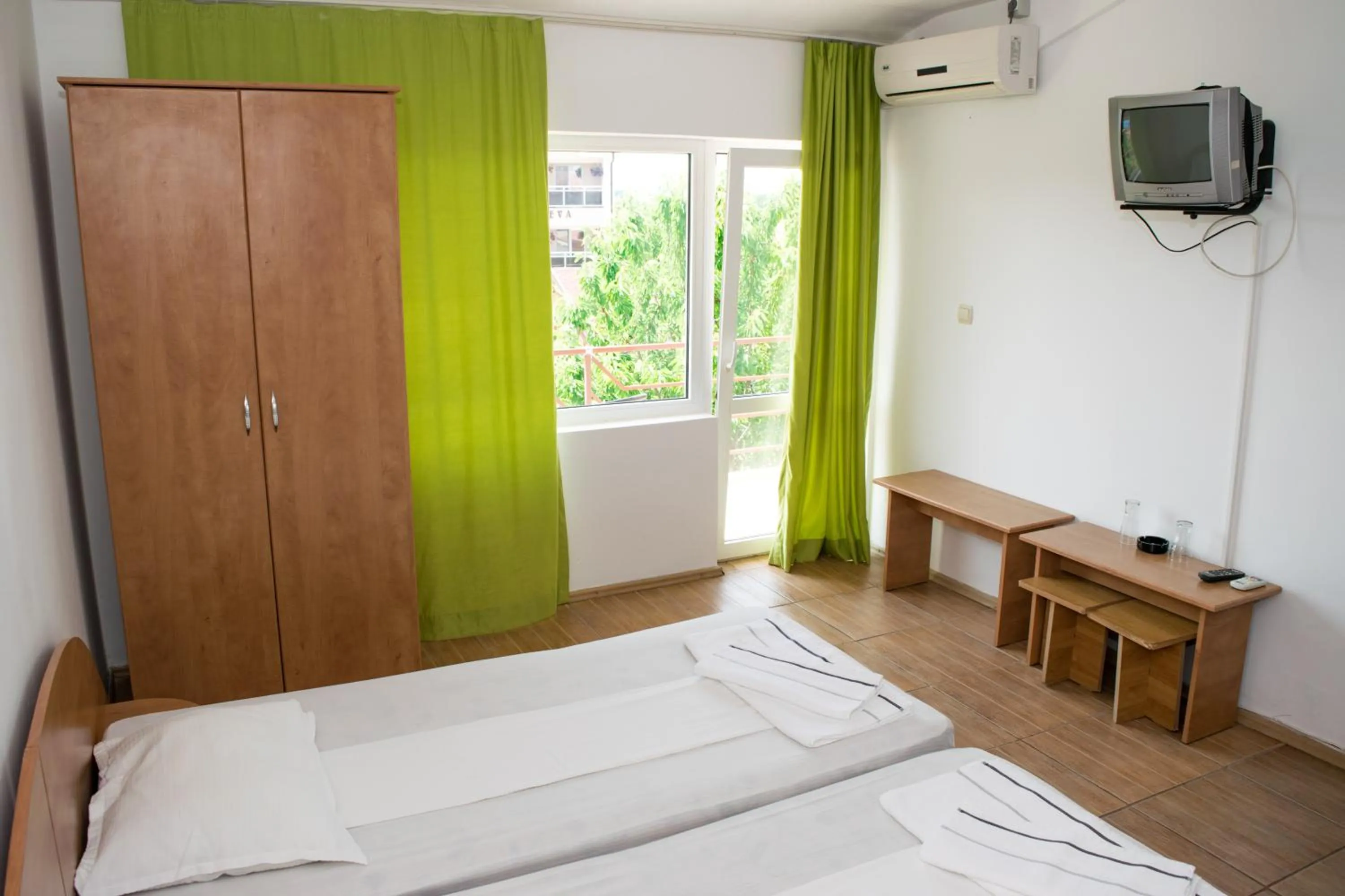 Photo of the whole room, Bed in Tiberius Residence