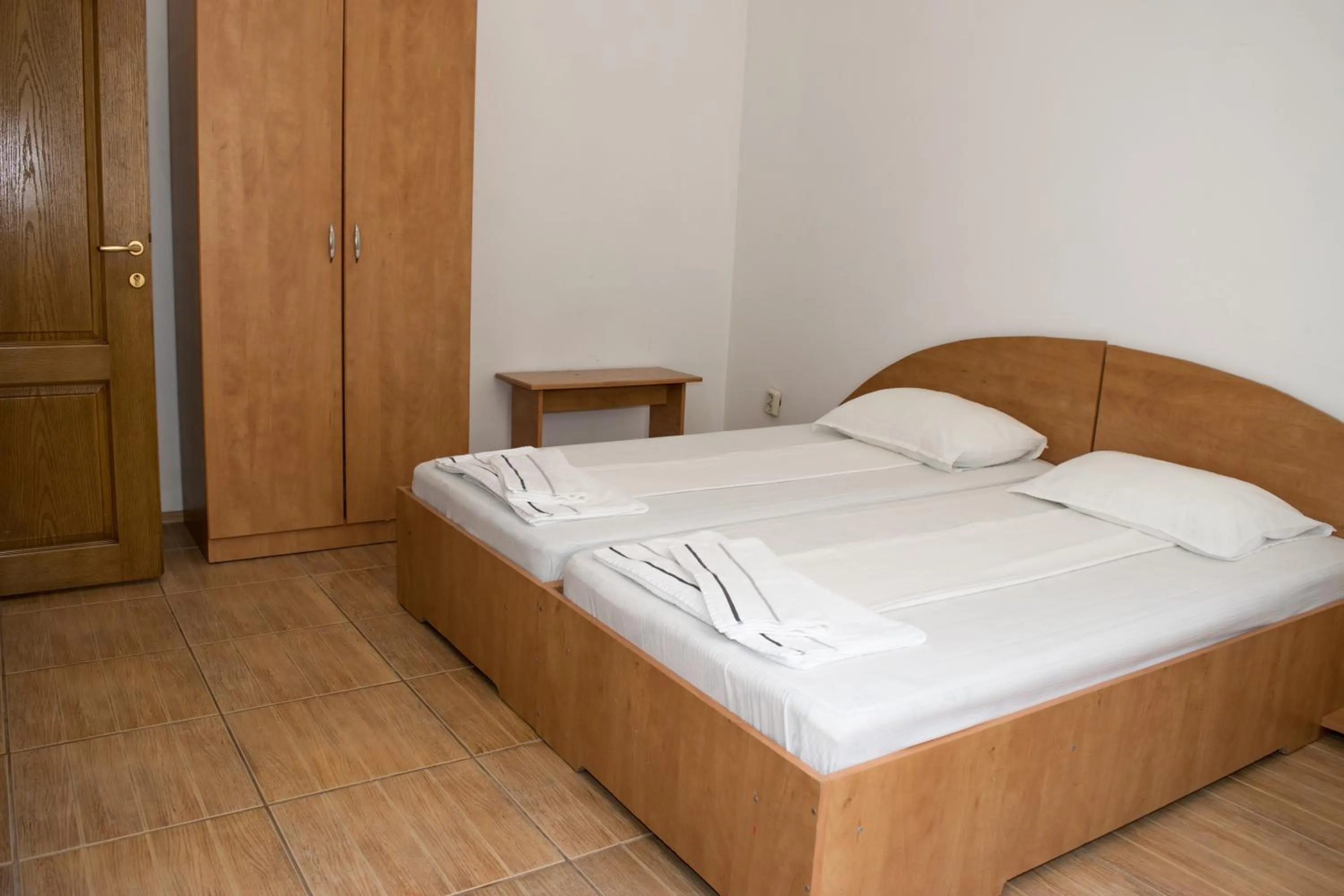 Photo of the whole room, Bed in Tiberius Residence