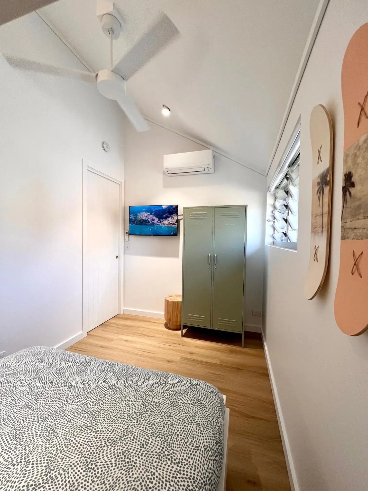 Bed in Glen Eden Beach Resort