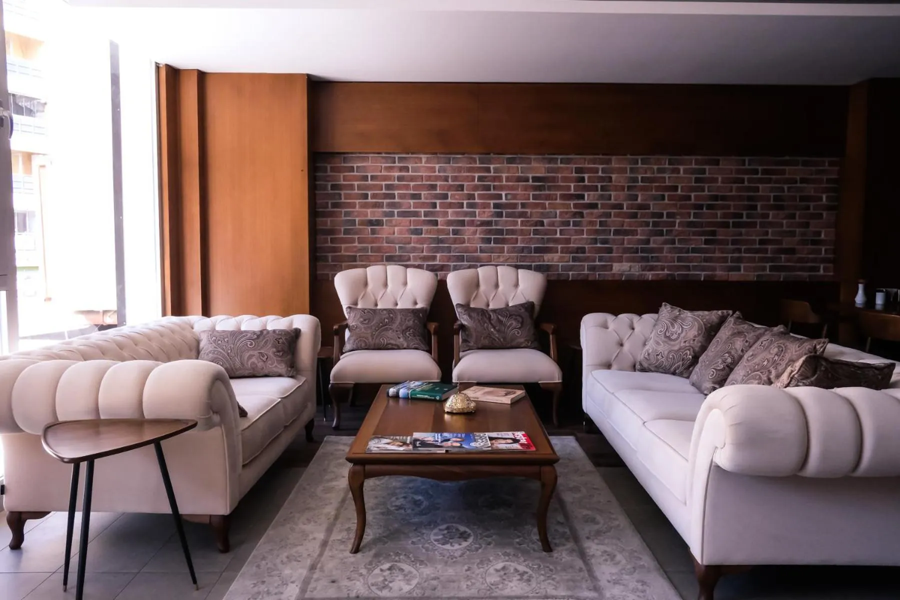 Living room in Aripsas Hotel