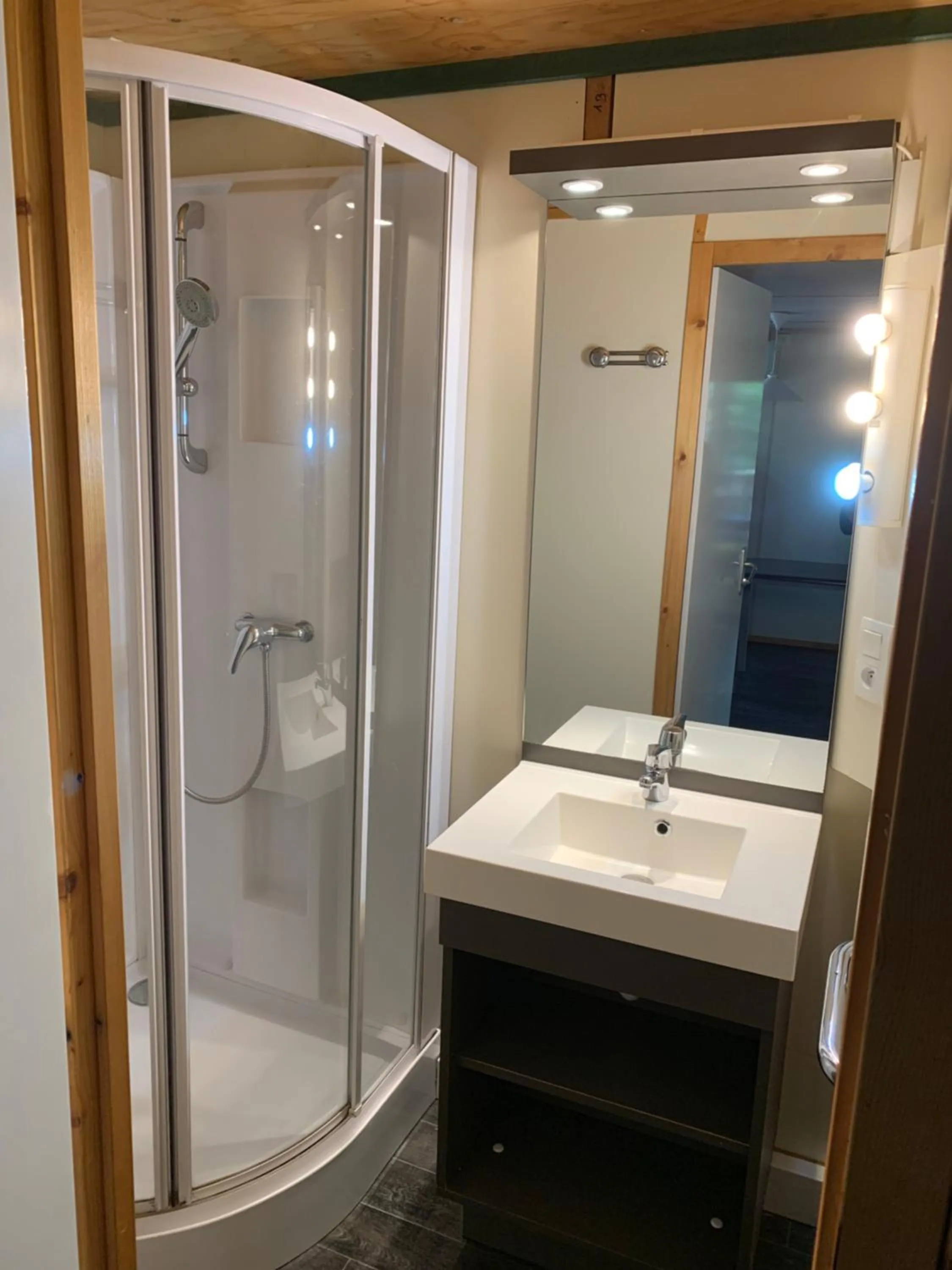 Shower in L'Aravone Lodge