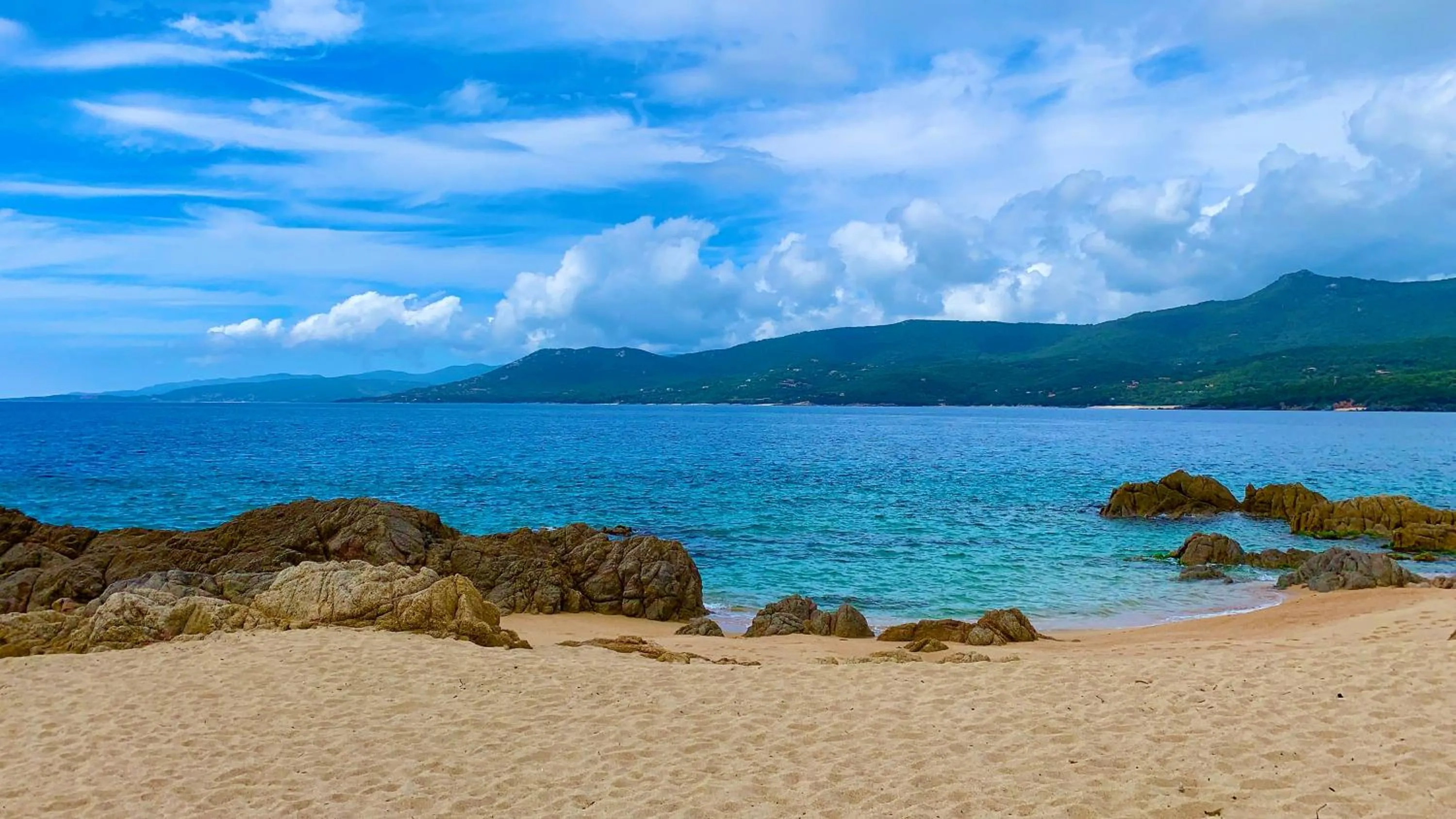 Day in L'Aravone Lodge