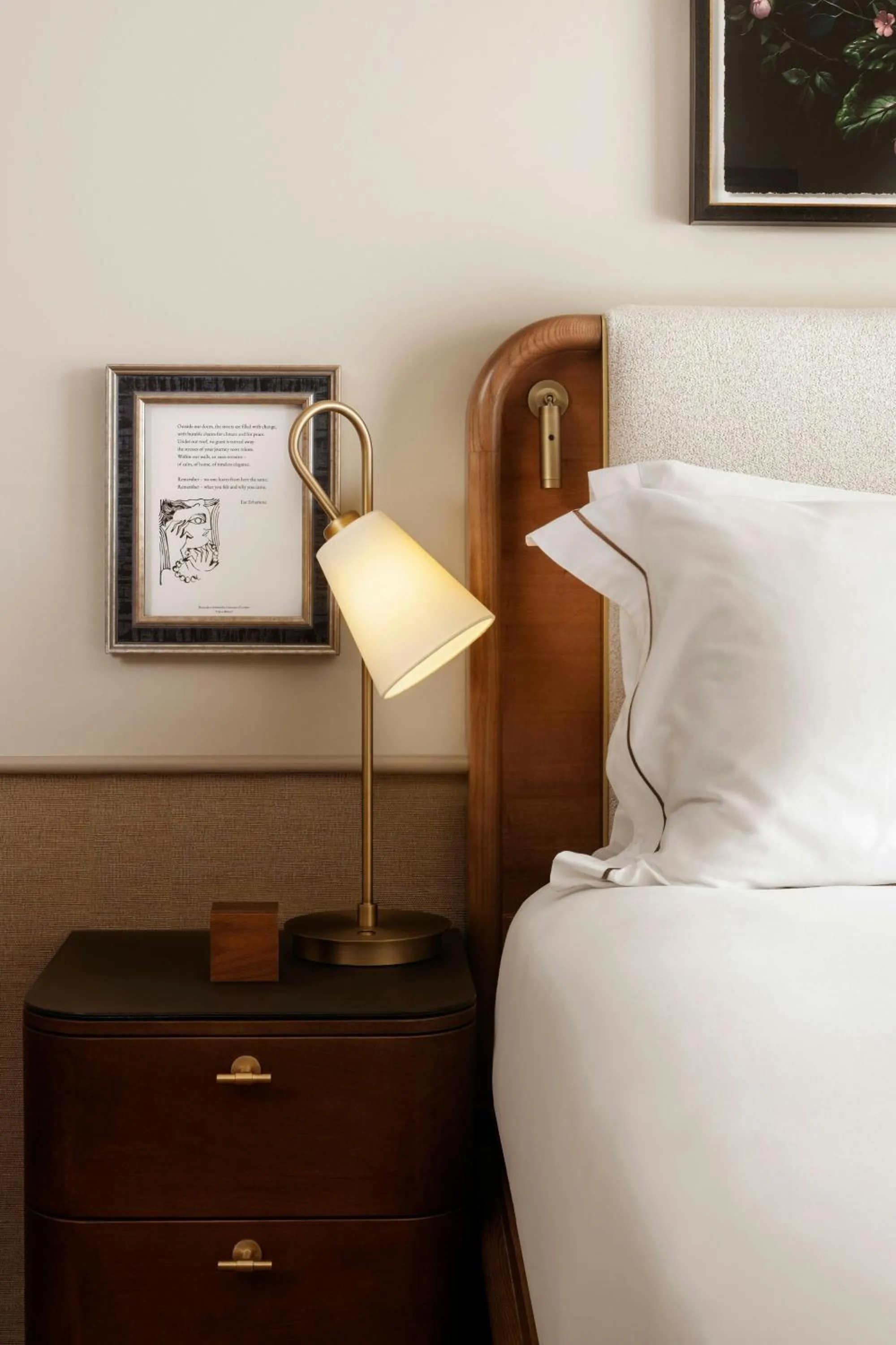 Photo of the whole room, Bed in Montcalm Mayfair, Autograph Collection