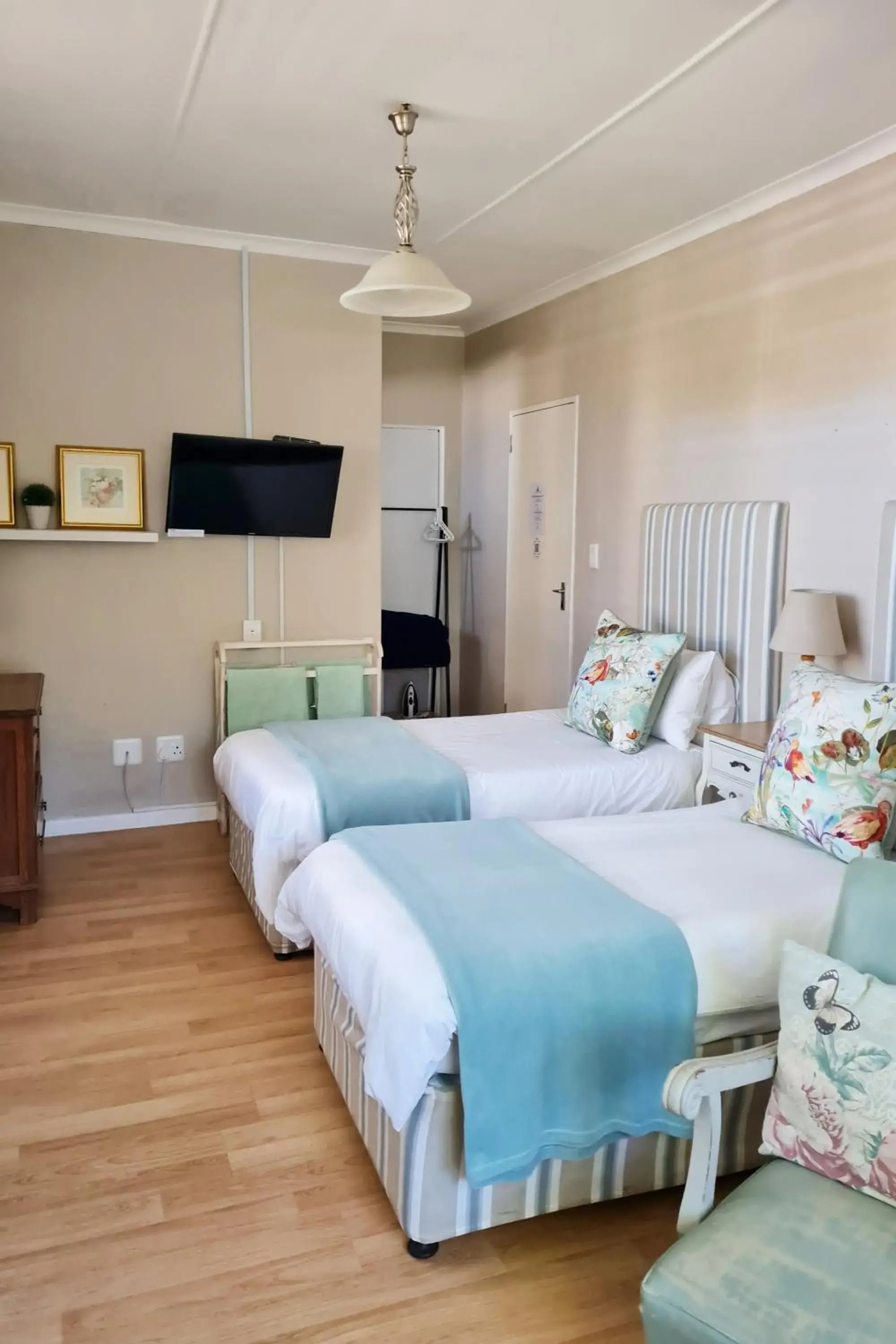 Twin Room - single occupancy in Cherry Berry Lodge Twin Room - single occupancy in Cherry Berry Lodge