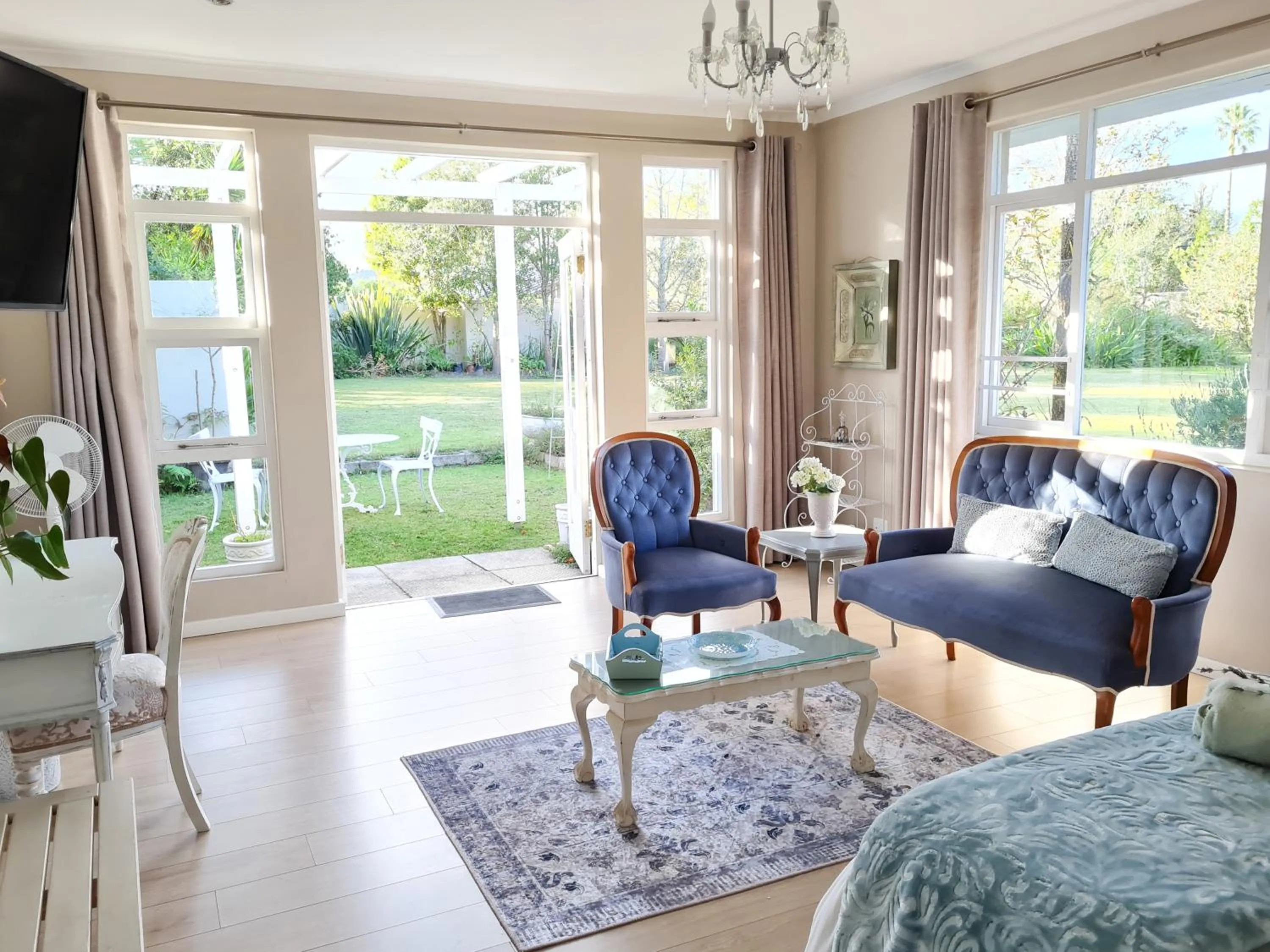 Seating area in Cherry Berry Lodge