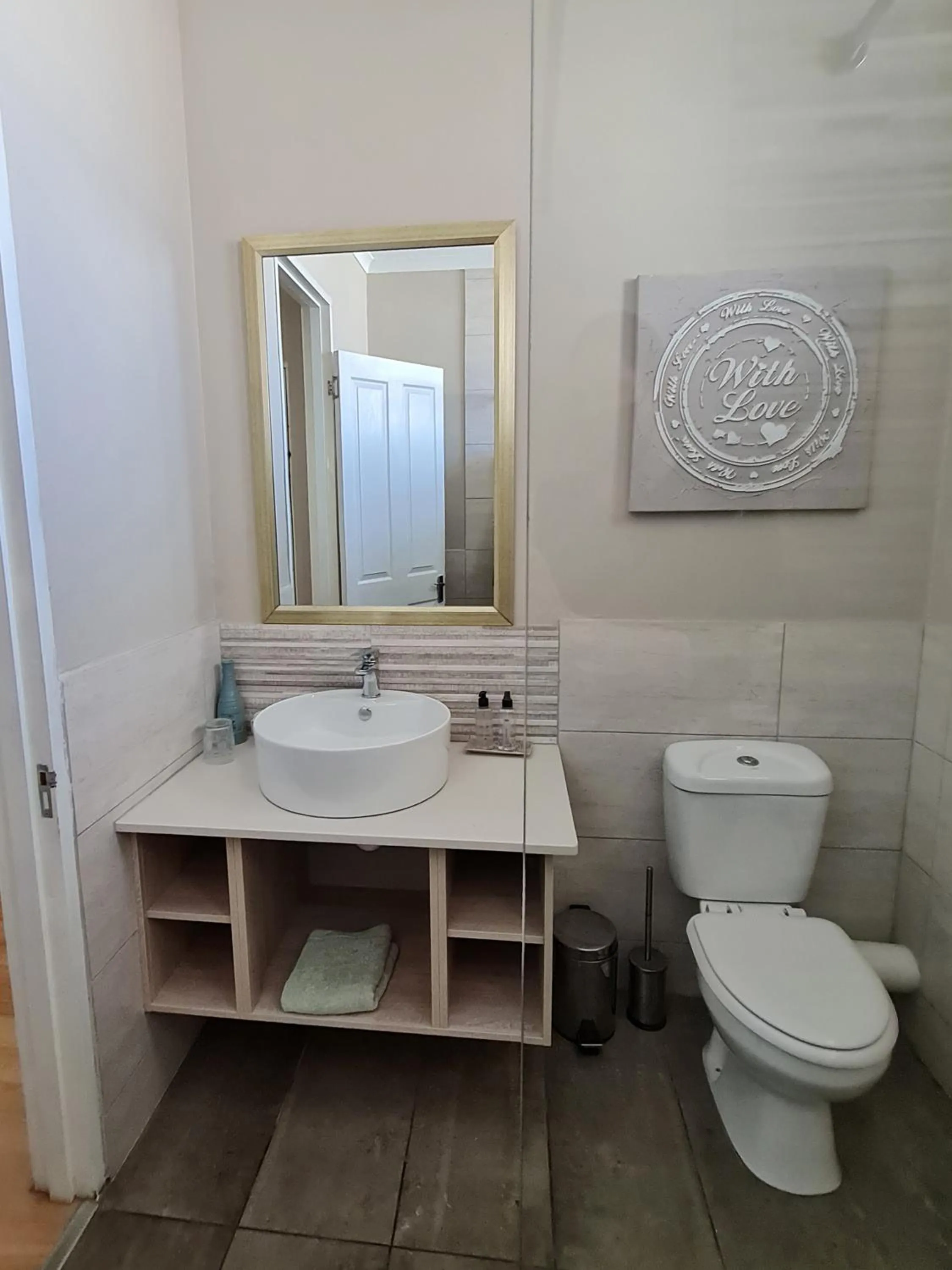 Bathroom in Cherry Berry Lodge