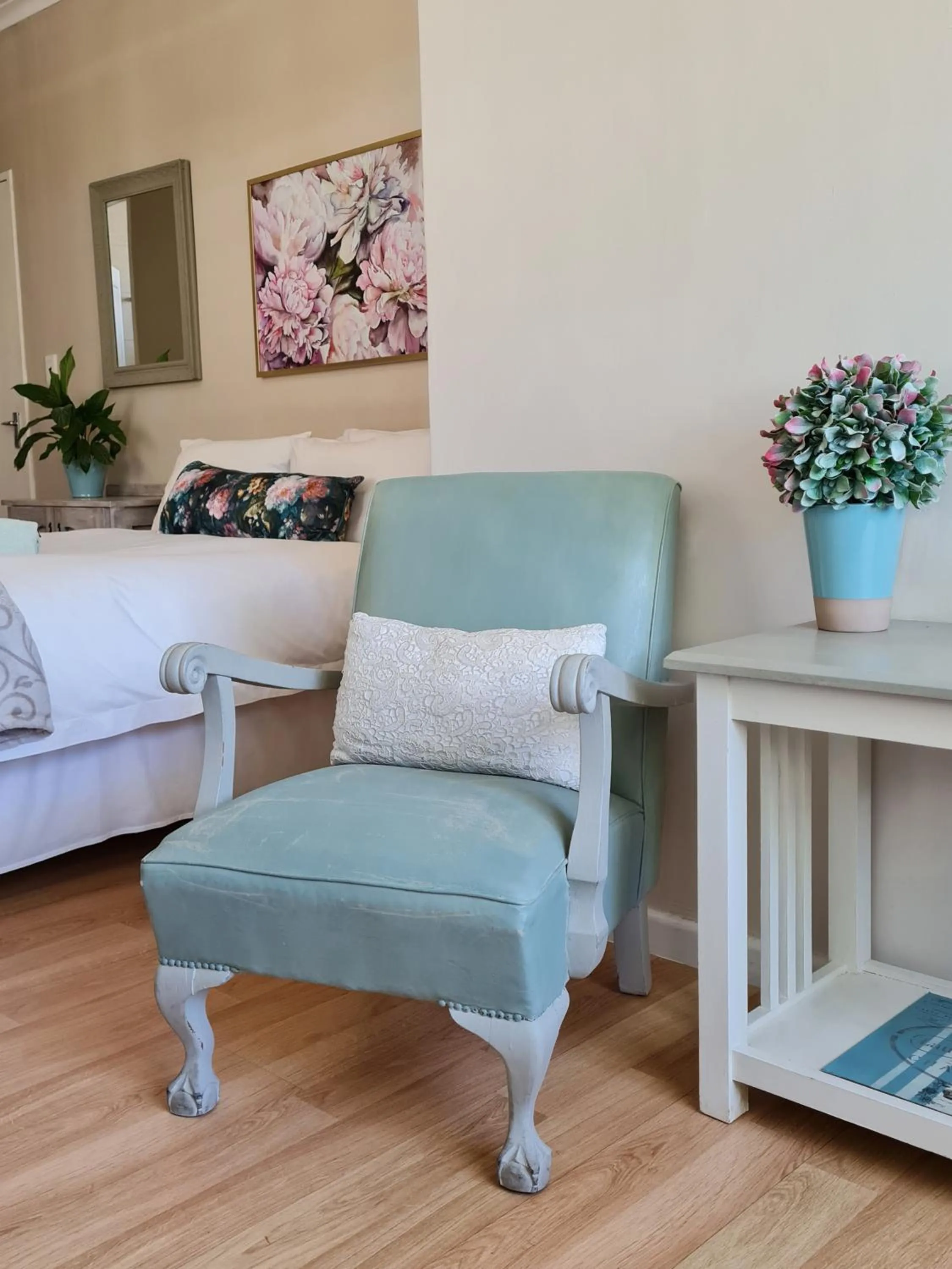 Seating area in Cherry Berry Lodge