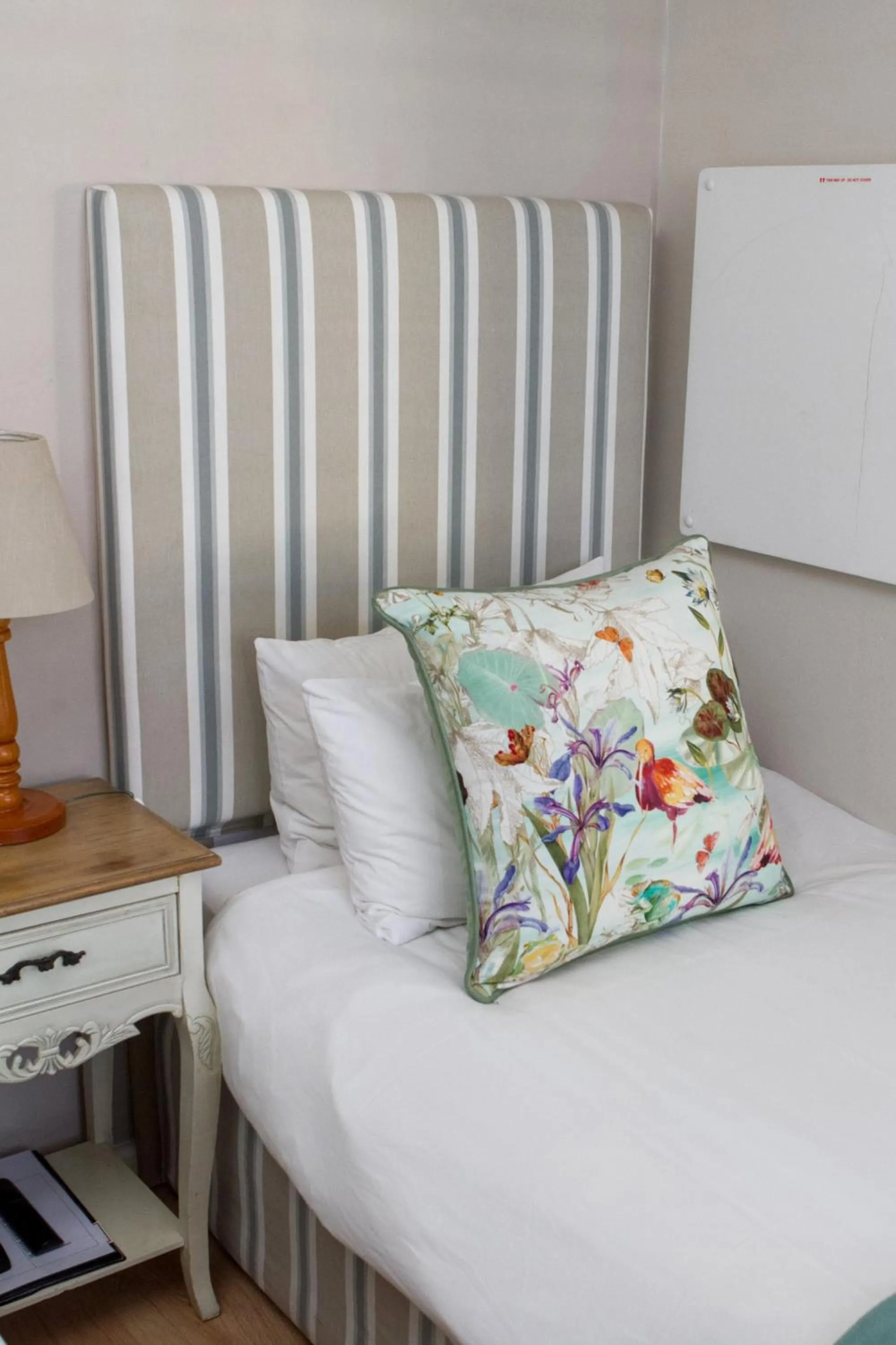 Property building, Bed in Cherry Berry Lodge