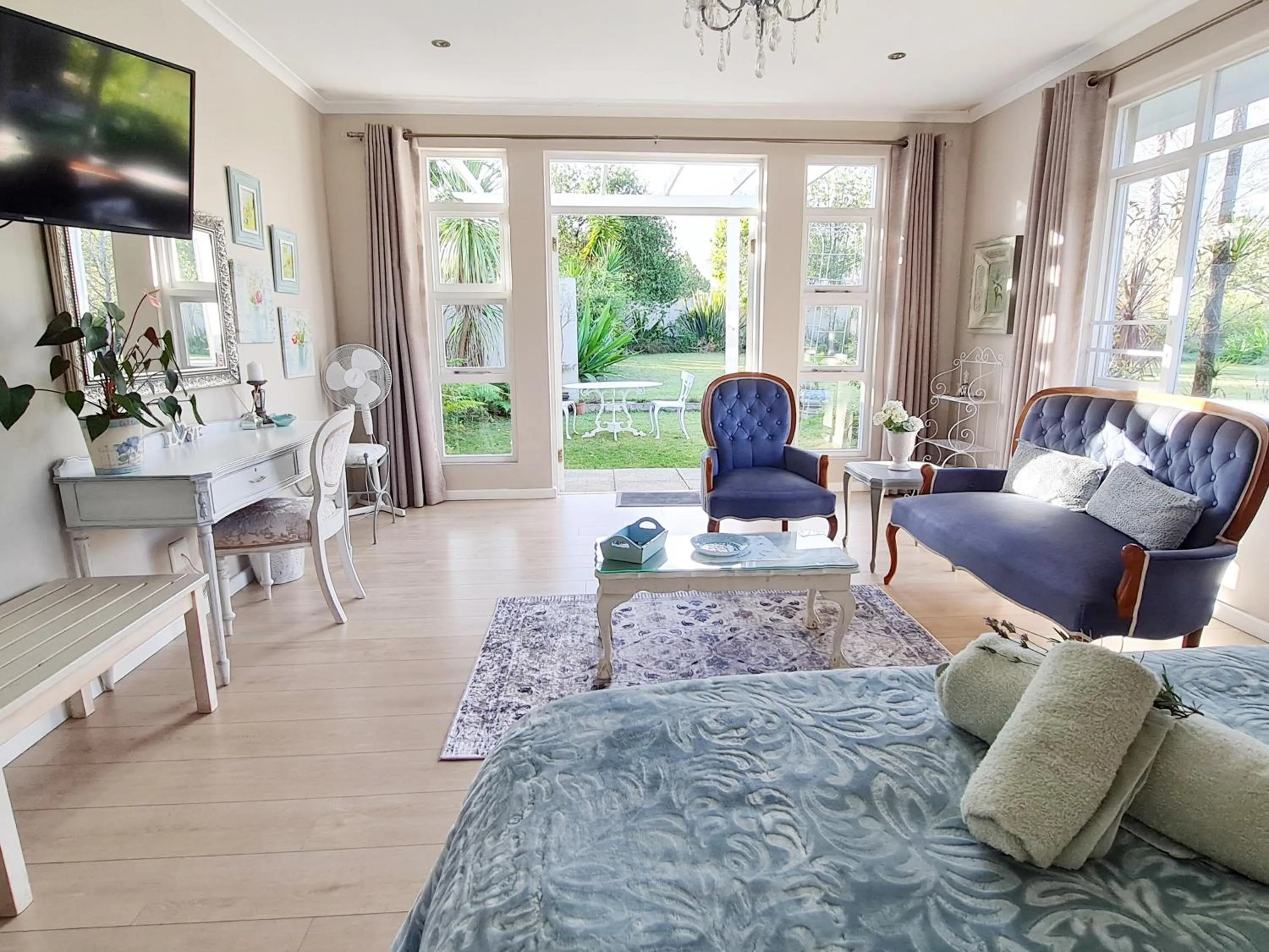 Bed in Cherry Berry Lodge