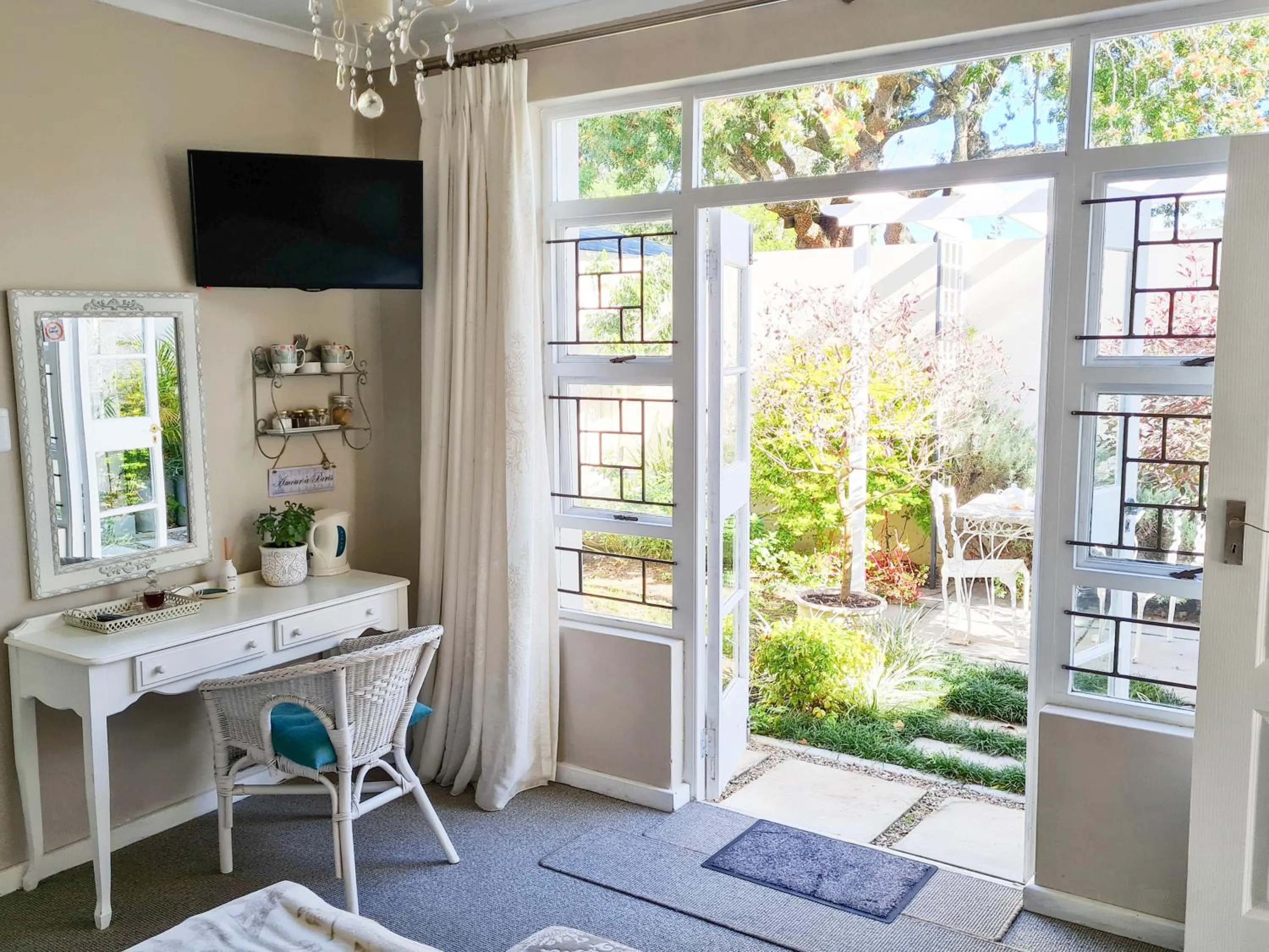 TV and multimedia in Cherry Berry Lodge