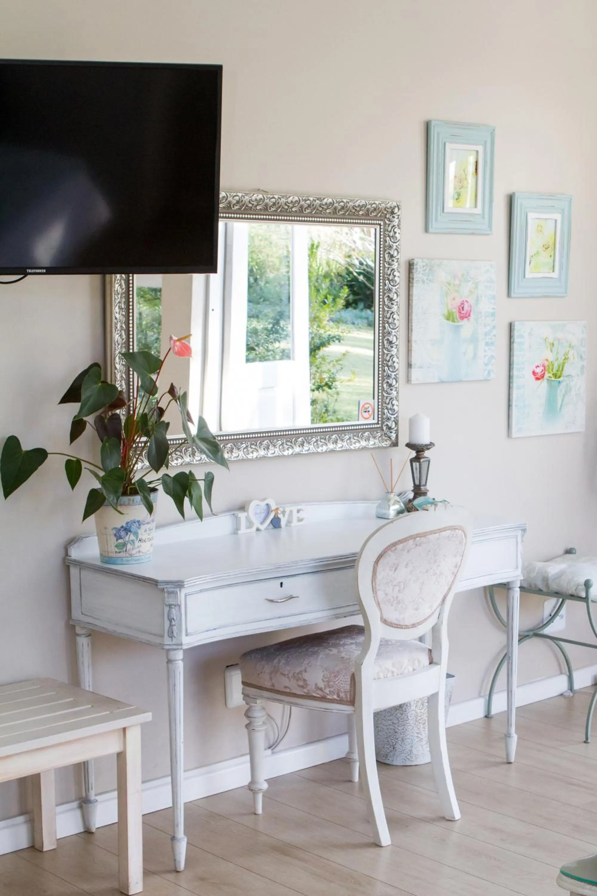 TV and multimedia in Cherry Berry Lodge