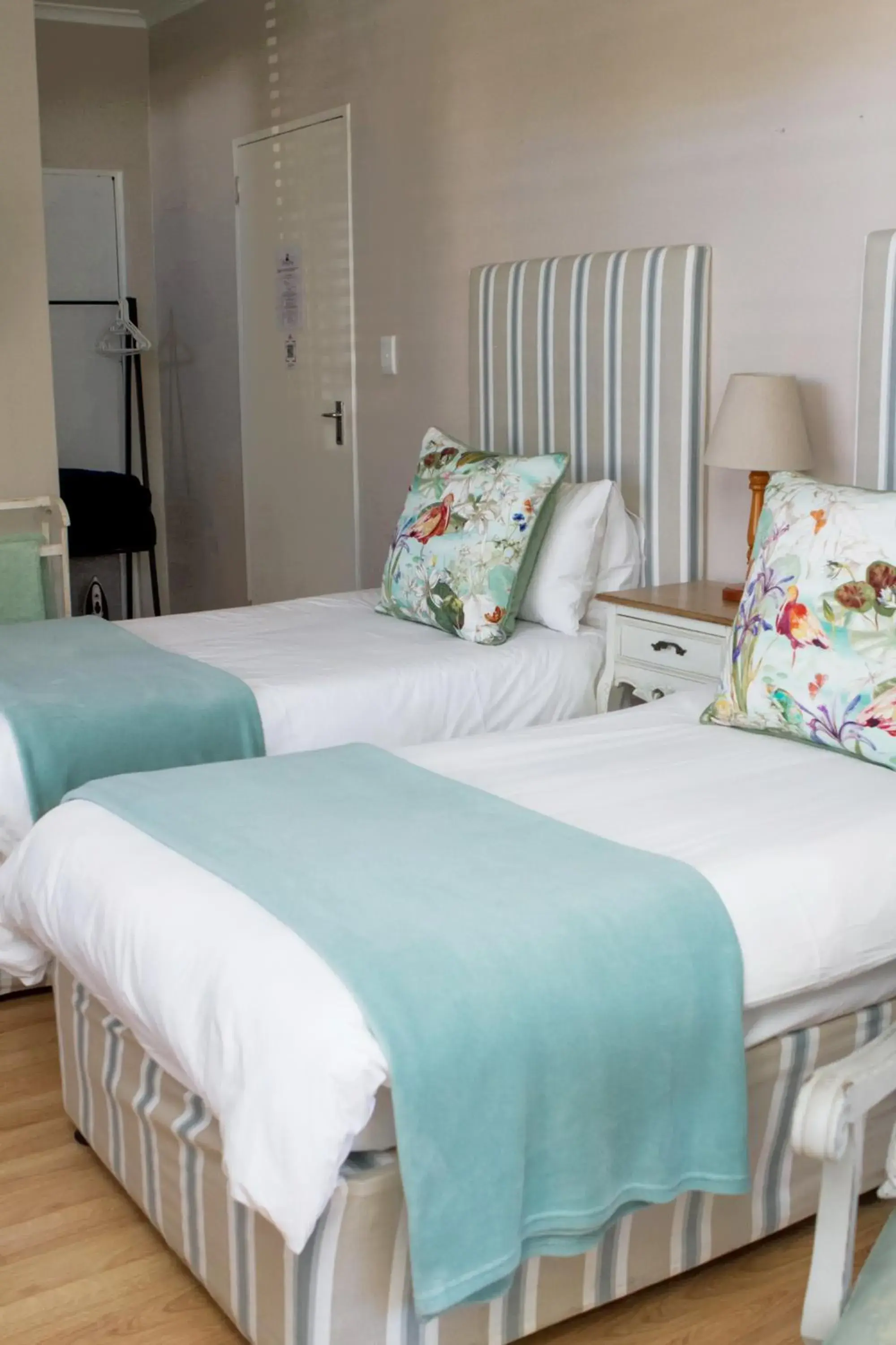 Twin Room - single occupancy in Cherry Berry Lodge Twin Room - single occupancy in Cherry Berry Lodge