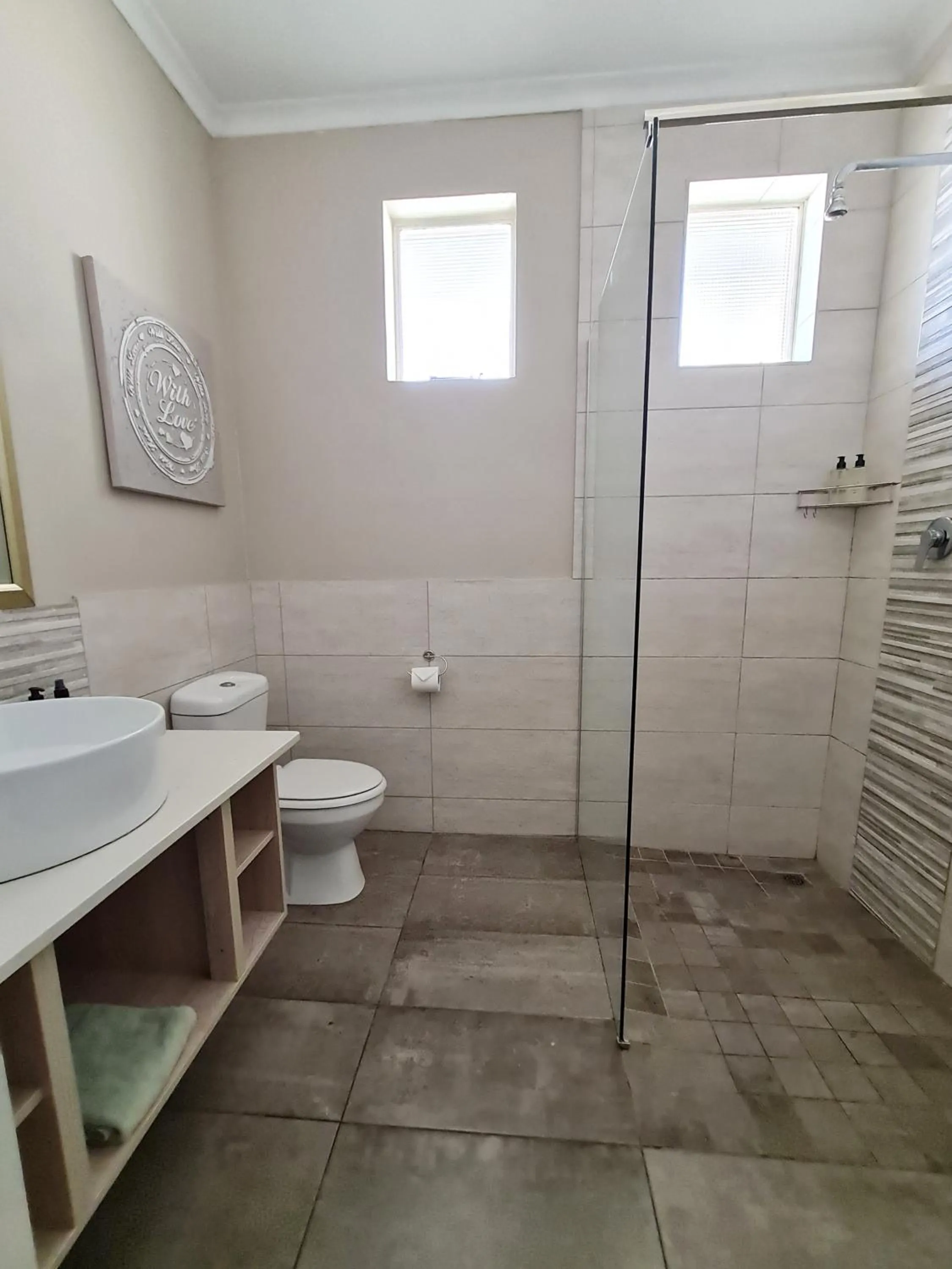 Bathroom in Cherry Berry Lodge