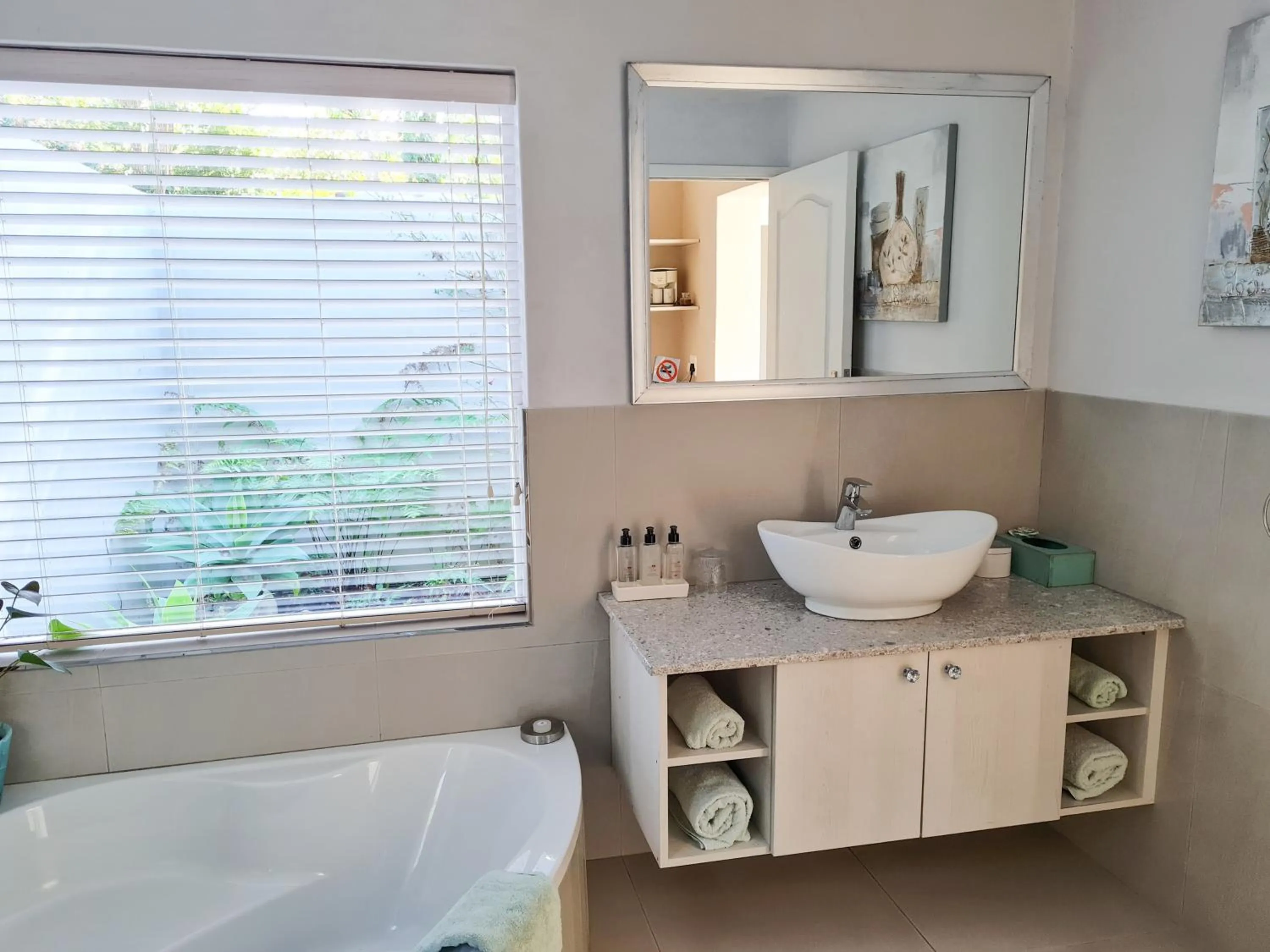 Bathroom in Cherry Berry Lodge