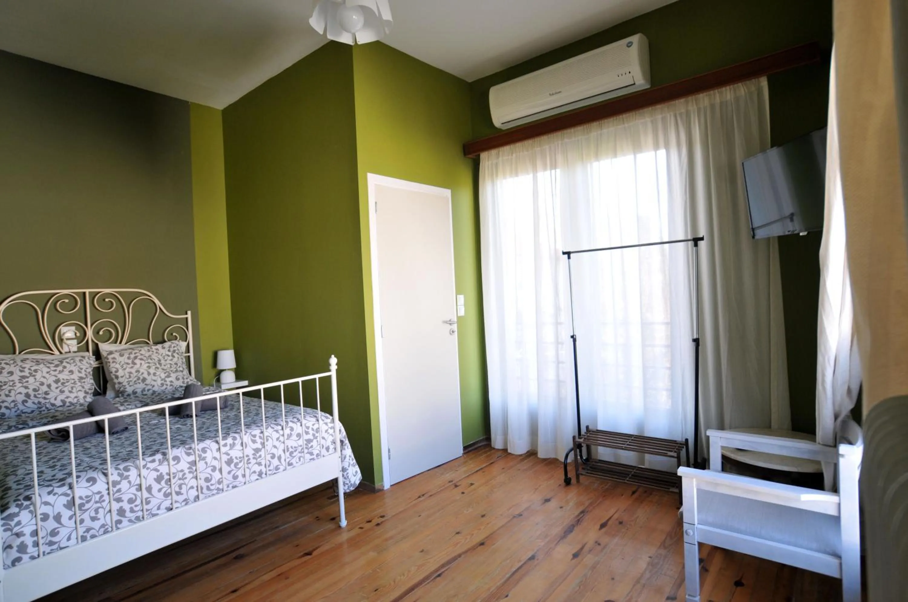 Photo of the whole room, Bed in Mellia