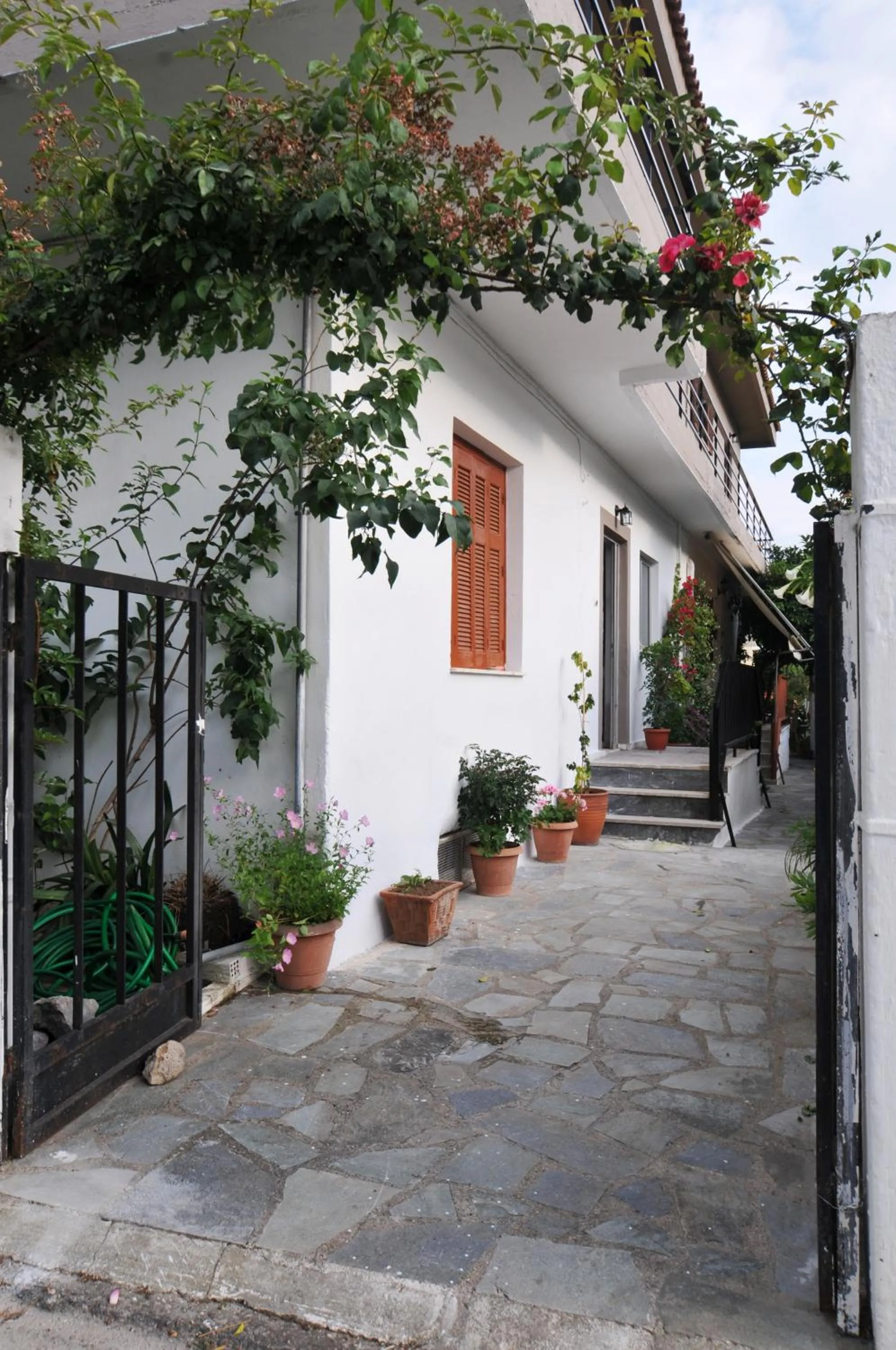 Facade/entrance in Mellia