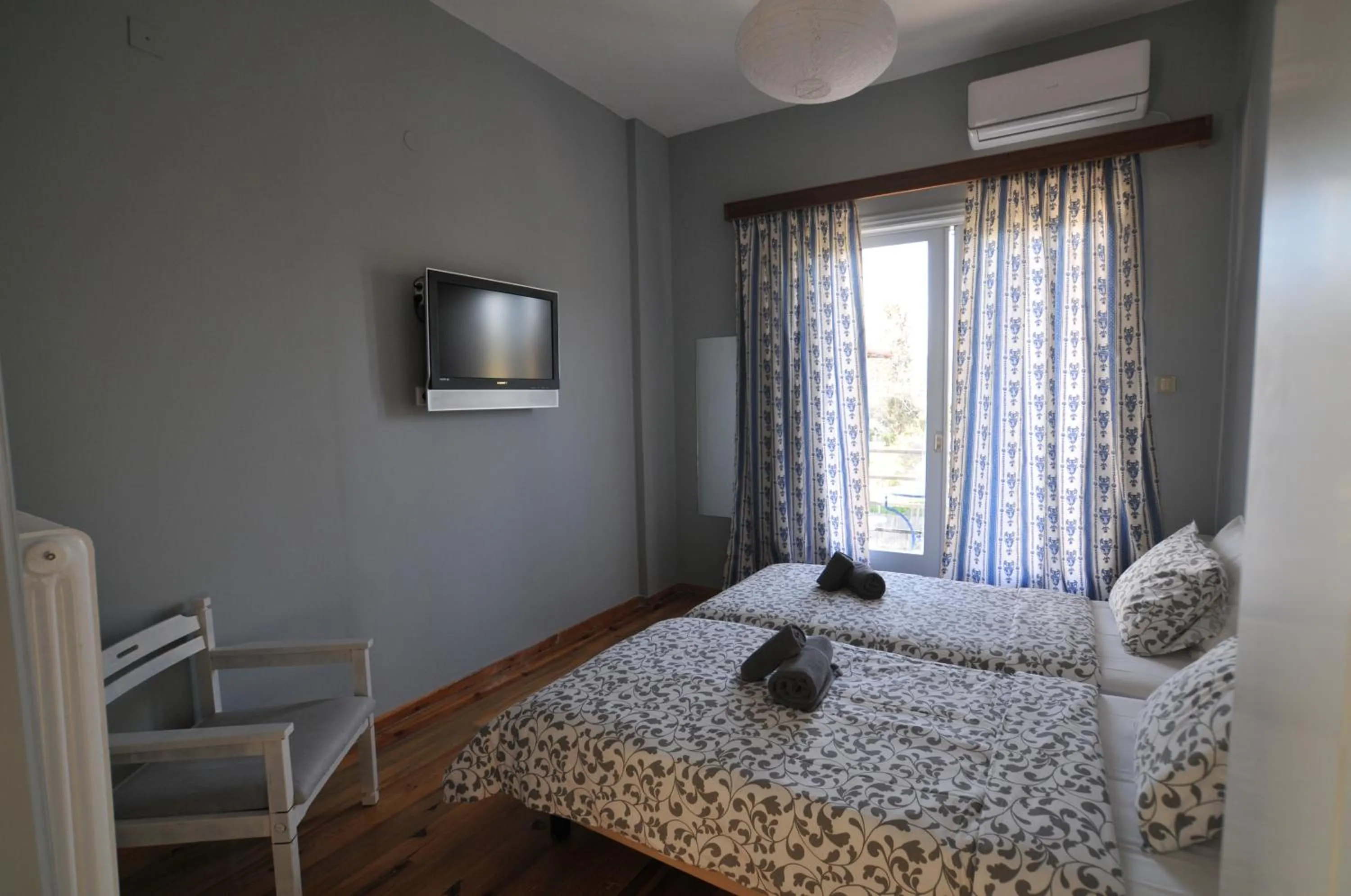 Photo of the whole room, Bed in Mellia