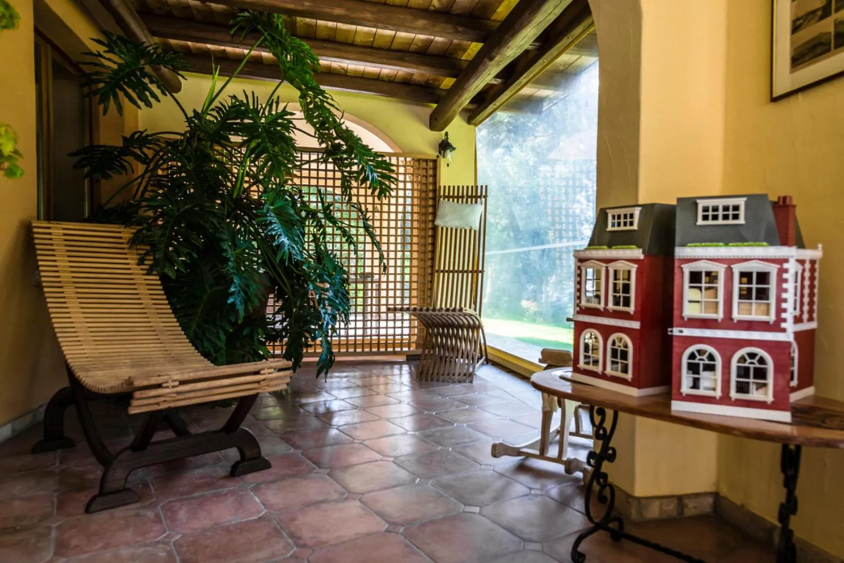 Communal lounge/ TV room in S'Arenada Hotel - Adults Only