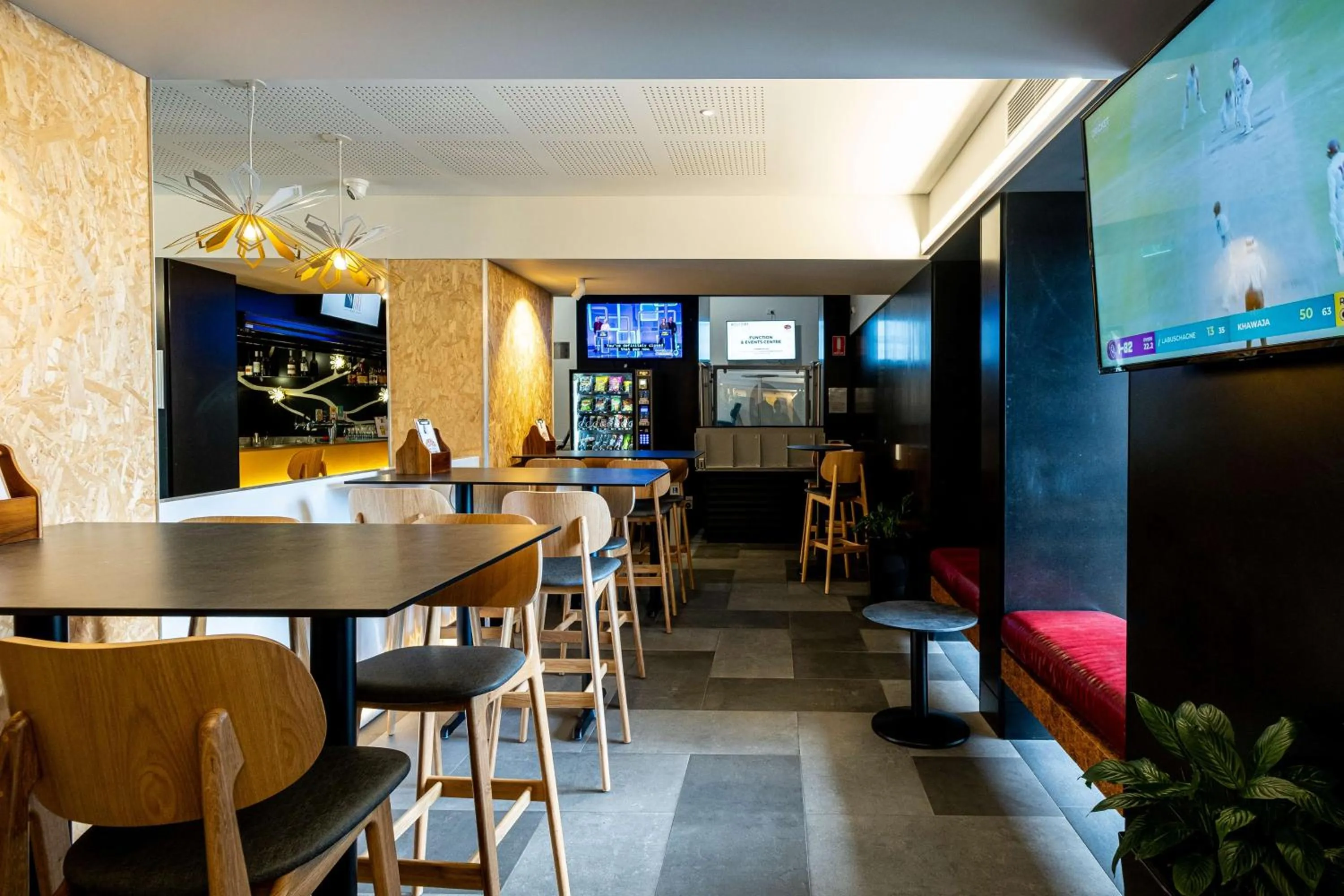 Restaurant/places to eat in Metro Hotel Perth