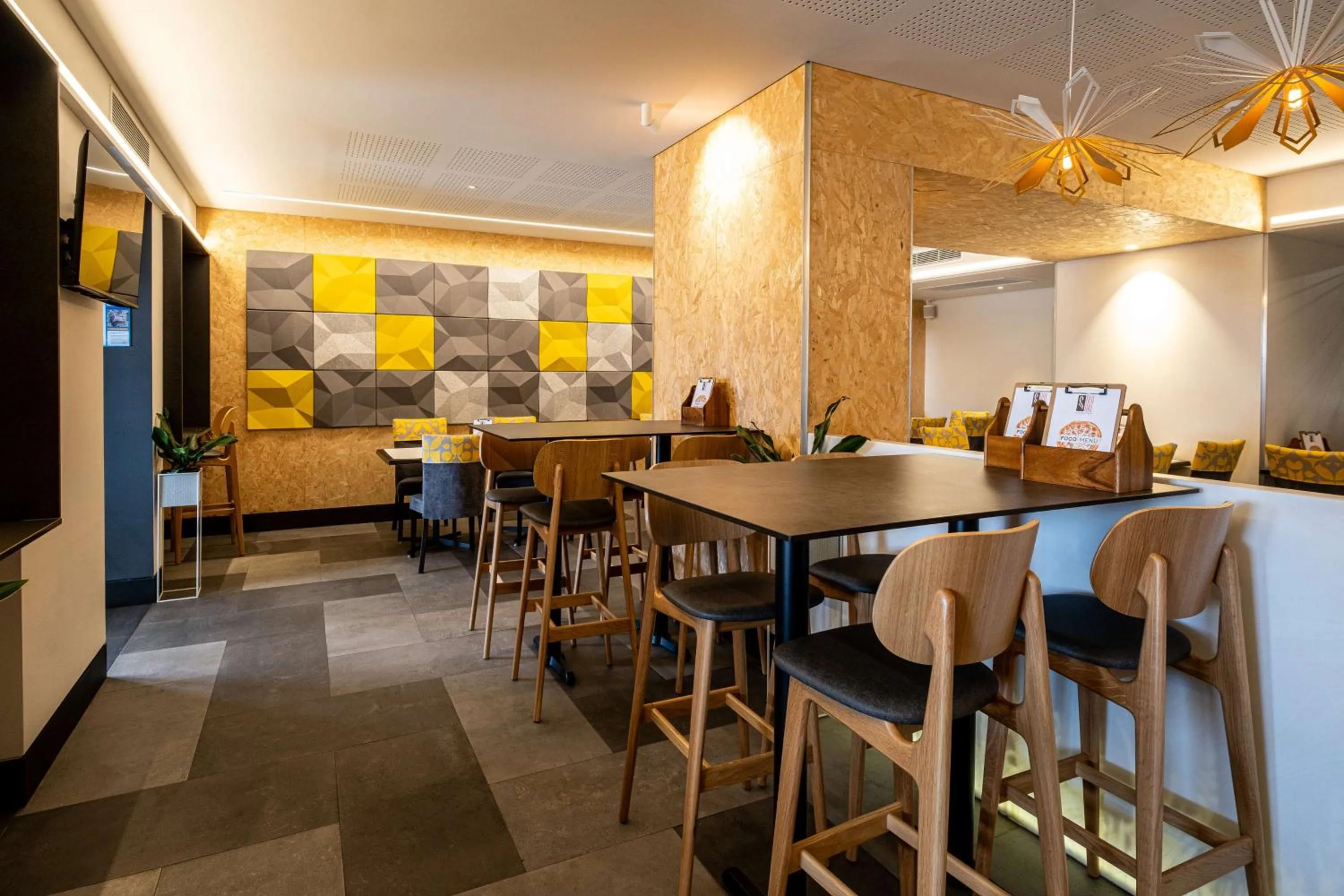 Restaurant/places to eat in Metro Hotel Perth