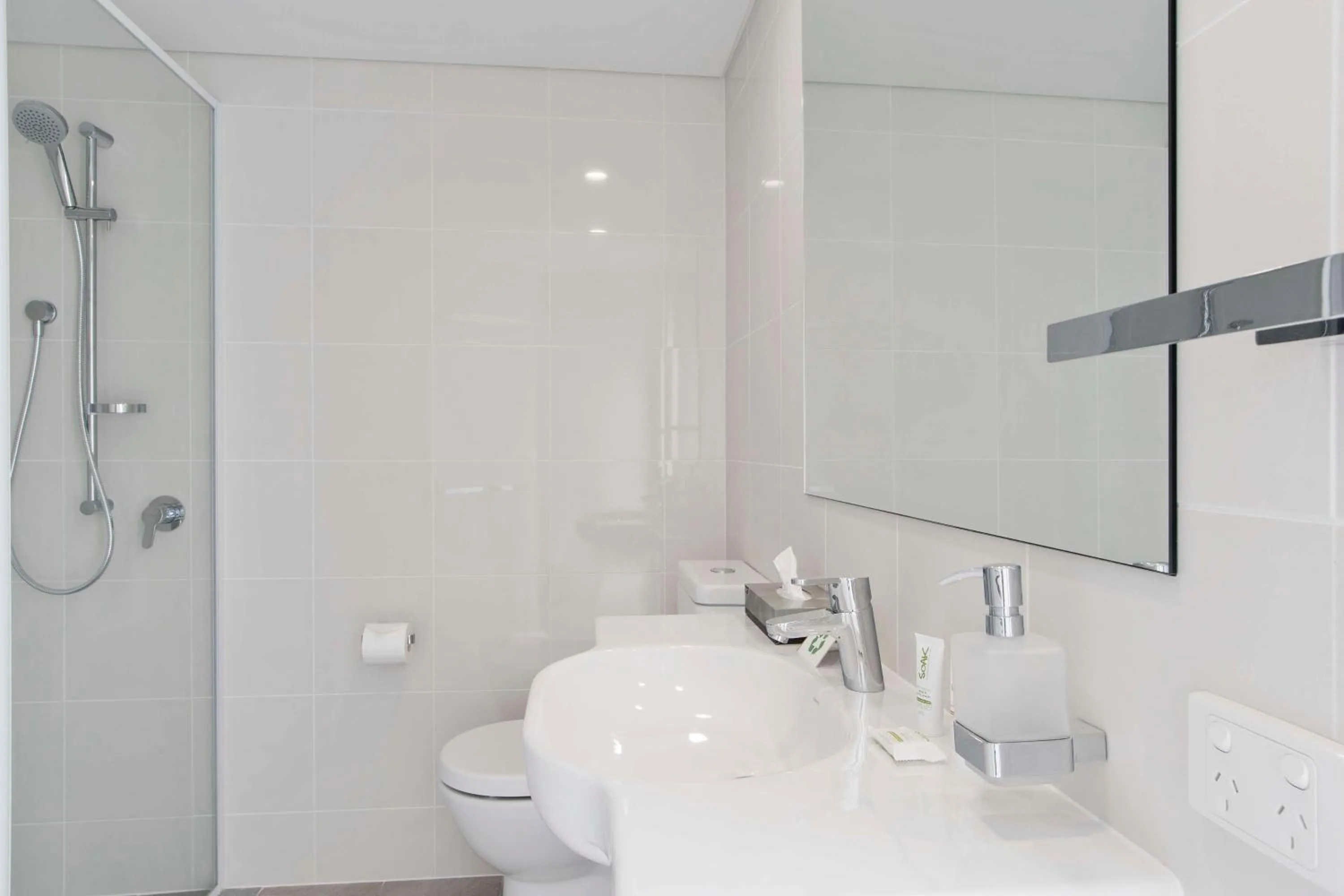 Bathroom in Metro Hotel Perth